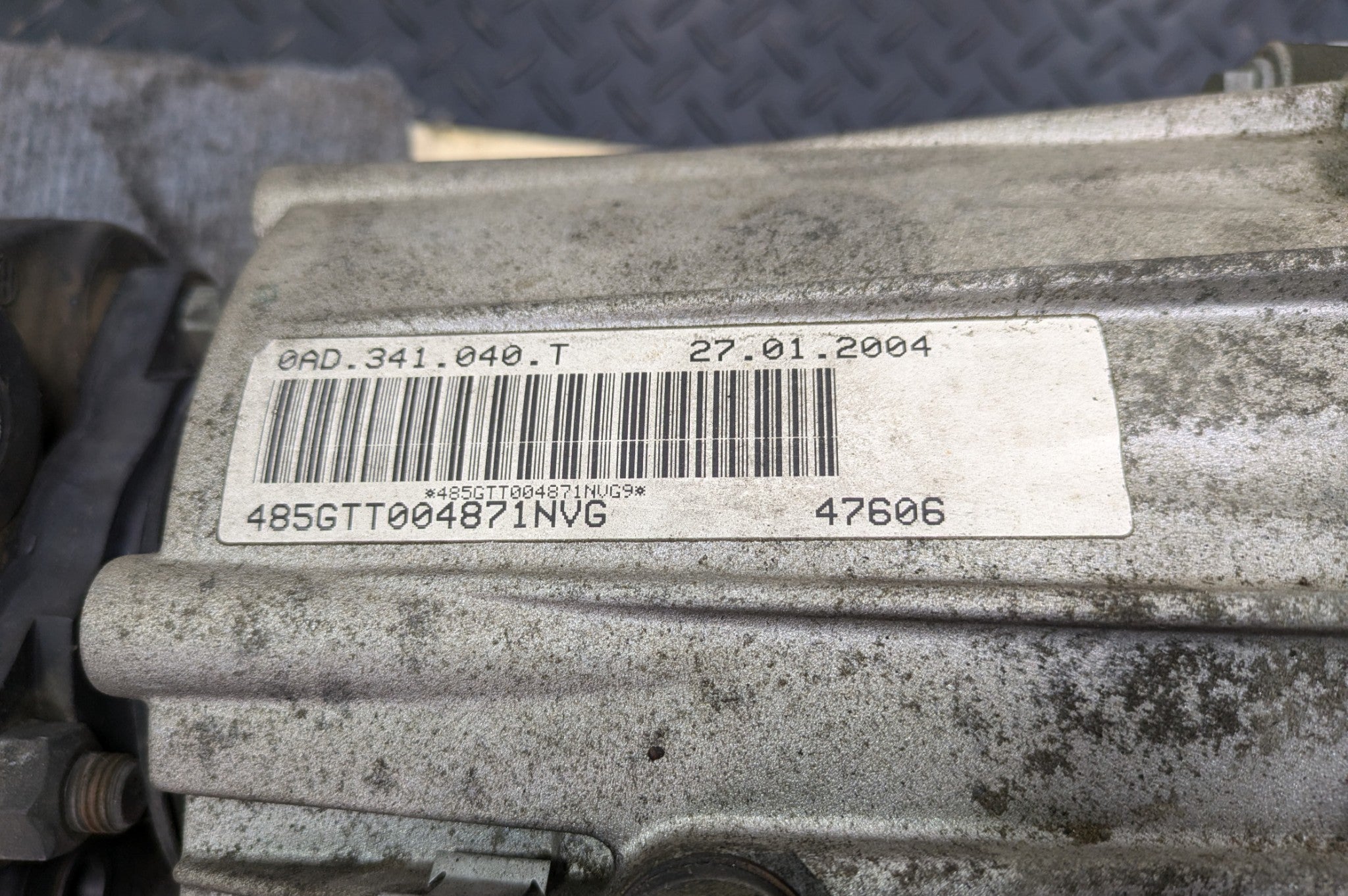 2004 - 2006 OEM PORSCHE CAYENNE V6 3.2L AT TRANSFER CASE W/O TURBO