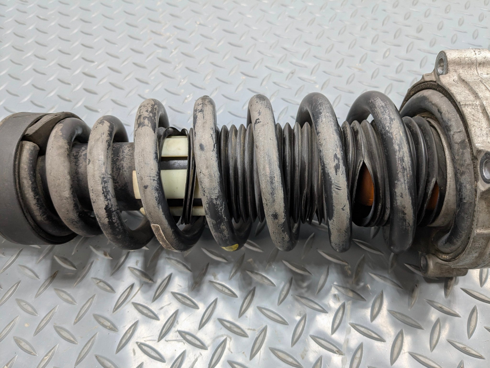 04 - 06 OEM PORSCHE CAYENNE V6 FRONT LEFT SIDE SUSPENSION SHOCK STRUT ASSEMBLY