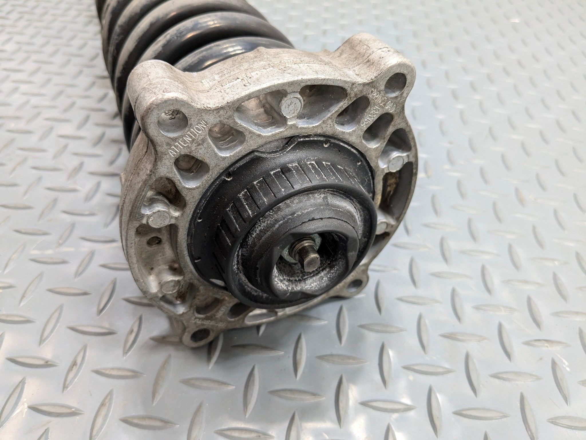 04 - 06 OEM PORSCHE CAYENNE V6 FRONT LEFT SIDE SUSPENSION SHOCK STRUT ASSEMBLY