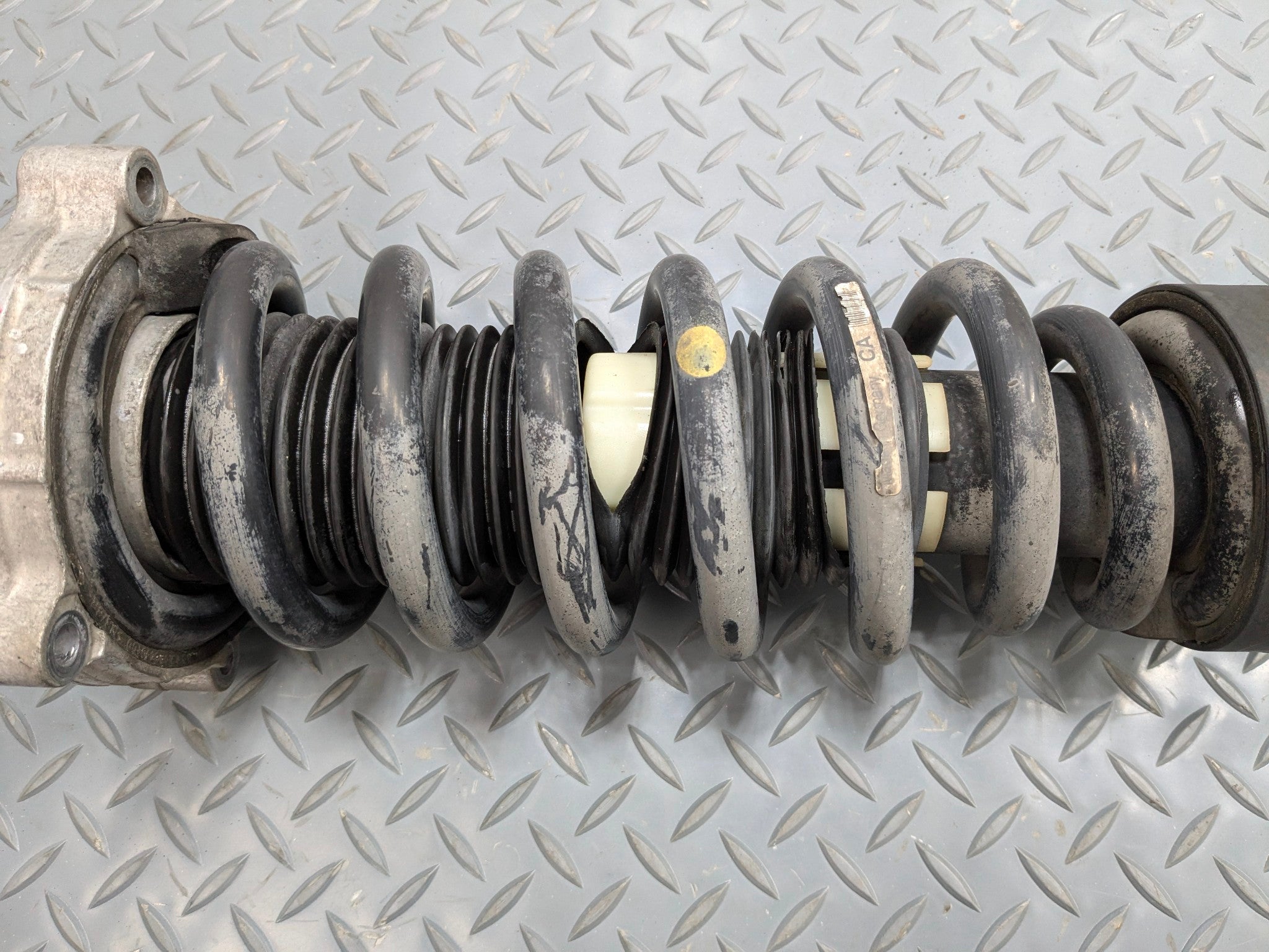 04 - 06 OEM PORSCHE CAYENNE V6 FRONT RIGHT SIDE SUSPENSION SHOCK STRUT ASSEMBLY