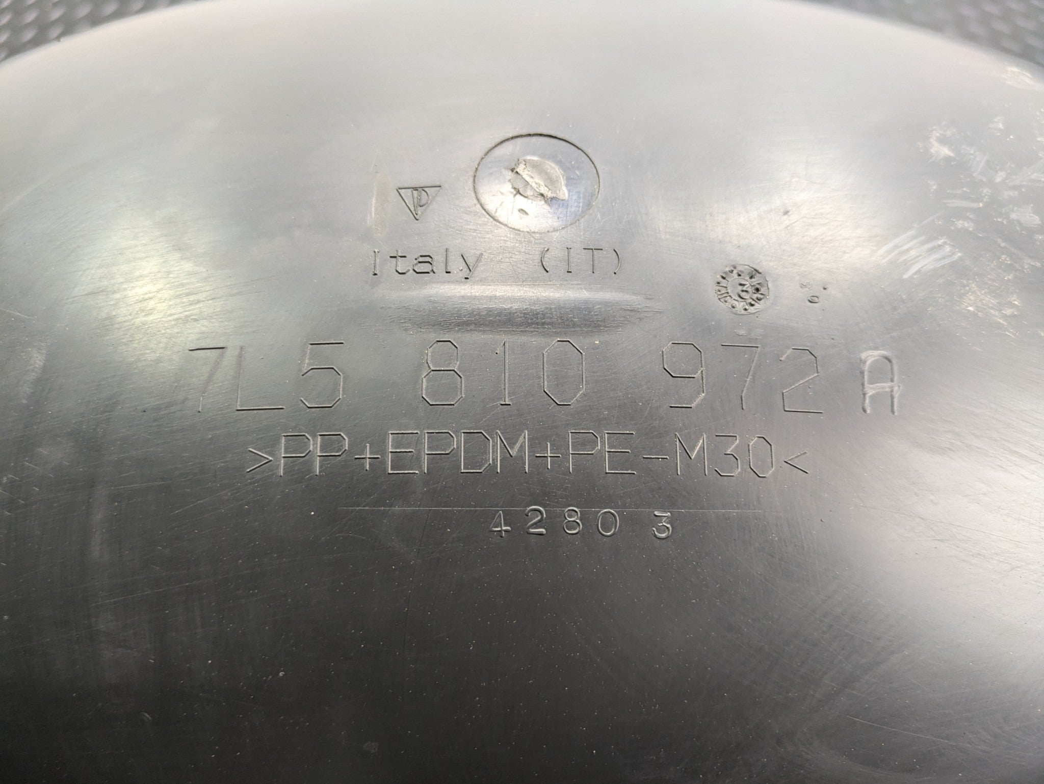 04 - 06 OEM PORSCHE CAYENNE V6 REAR RIGHT PASSENGER FENDER LINER SPLASH SHIELD