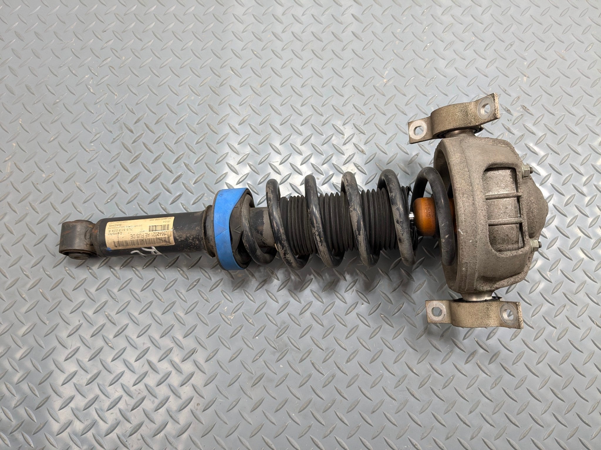 04 - 06 OEM PORSCHE CAYENNE V6 REAR LEFT SIDE SUSPENSION SHOCK STRUT ASSEMBLY