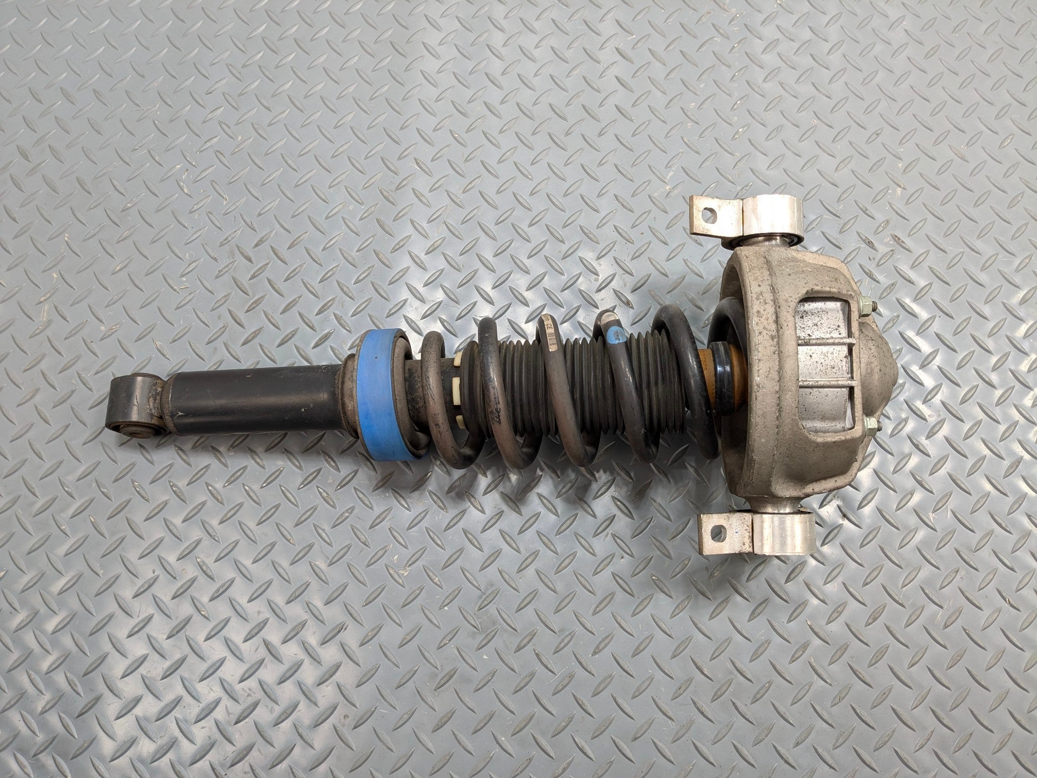 04 - 06 OEM PORSCHE CAYENNE V6 REAR LEFT SIDE SUSPENSION SHOCK STRUT ASSEMBLY