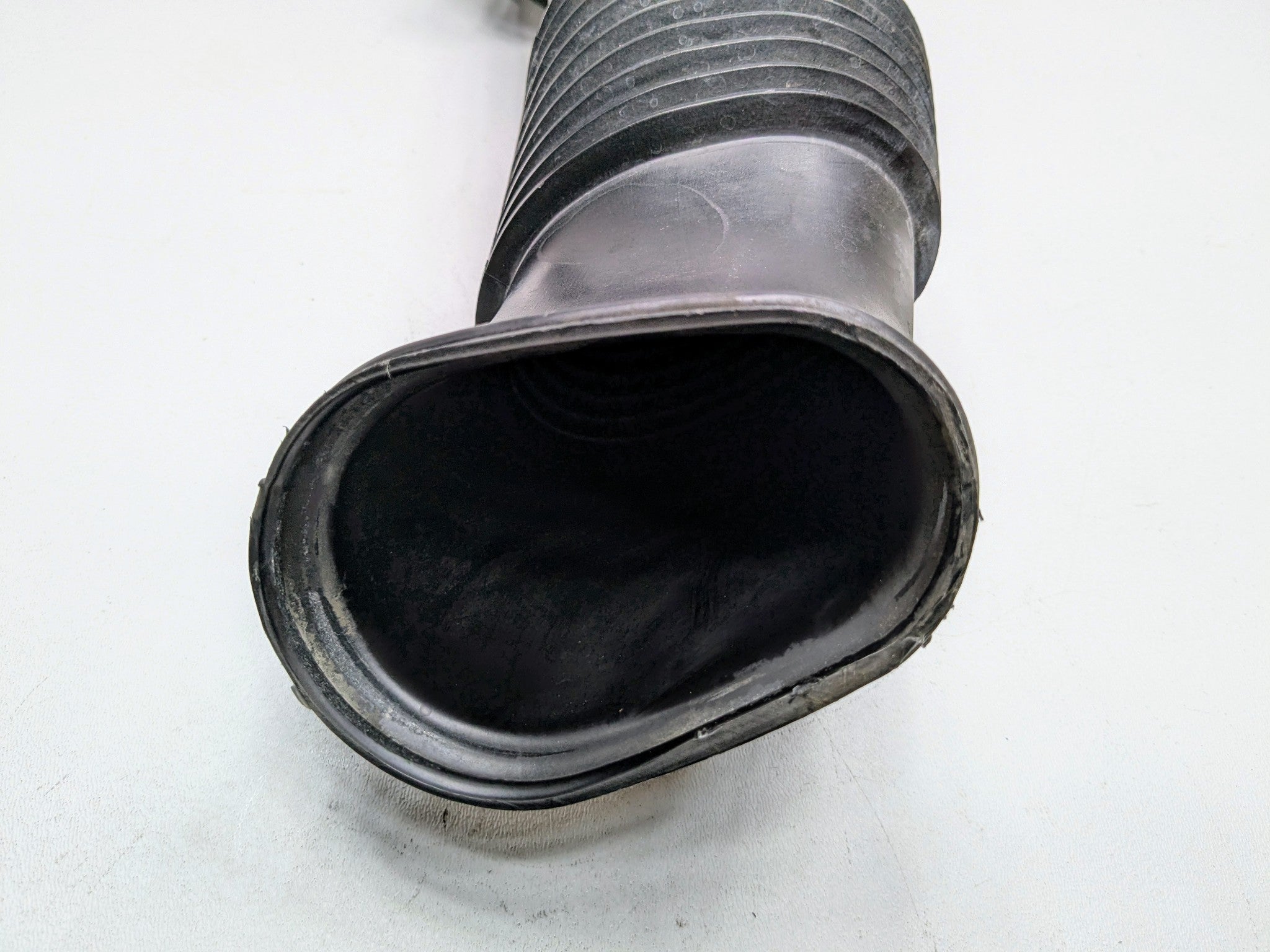 2004 - 2006 OEM PORSCHE CAYENNE V6 ENGINE TURBO AIR INTAKE DUCT TUBE HOSE PIPE