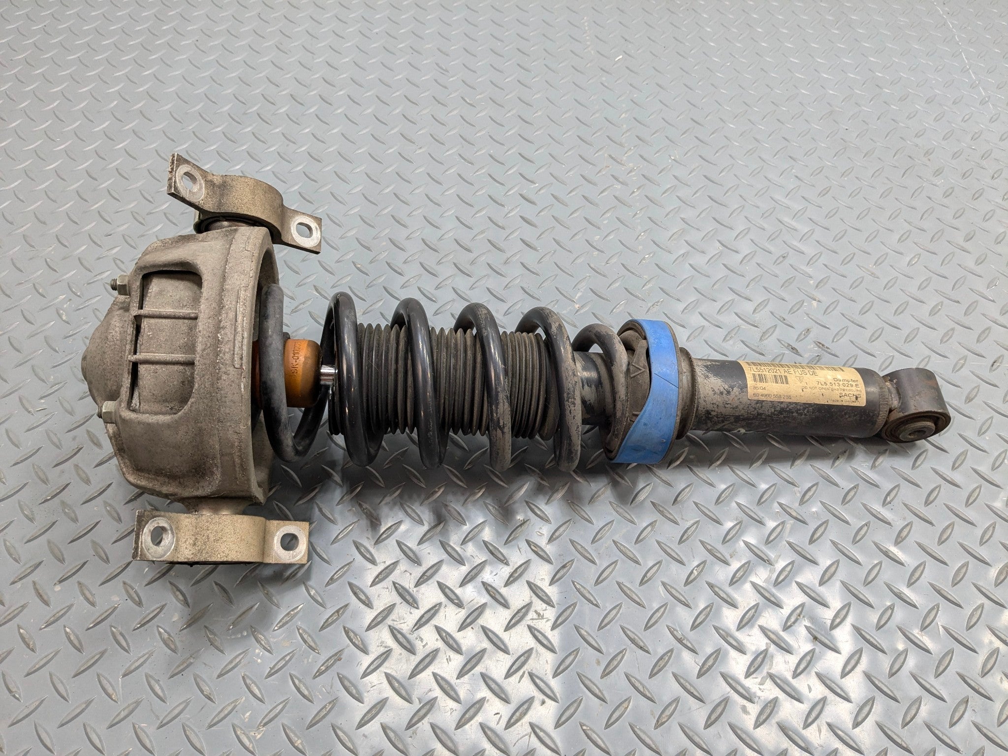 04 - 06 OEM PORSCHE CAYENNE V6 REAR RIGHT SIDE SUSPENSION SHOCK STRUT ASSEMBLY