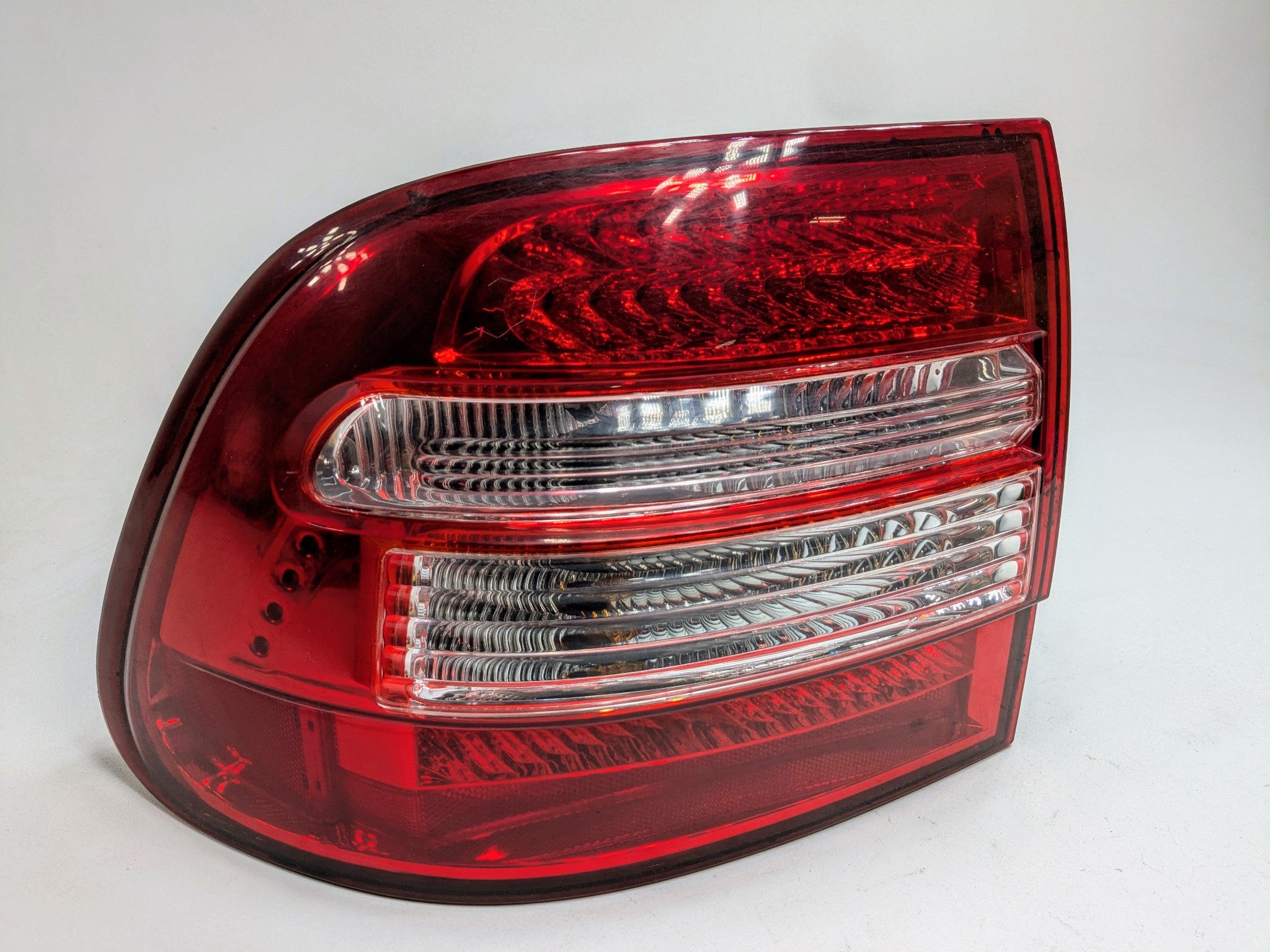 2004 - 2006 OEM PORSCHE CAYENNE V6 REAR LEFT DRIVER SIDE TAIL LIGHT ASSEMBLY