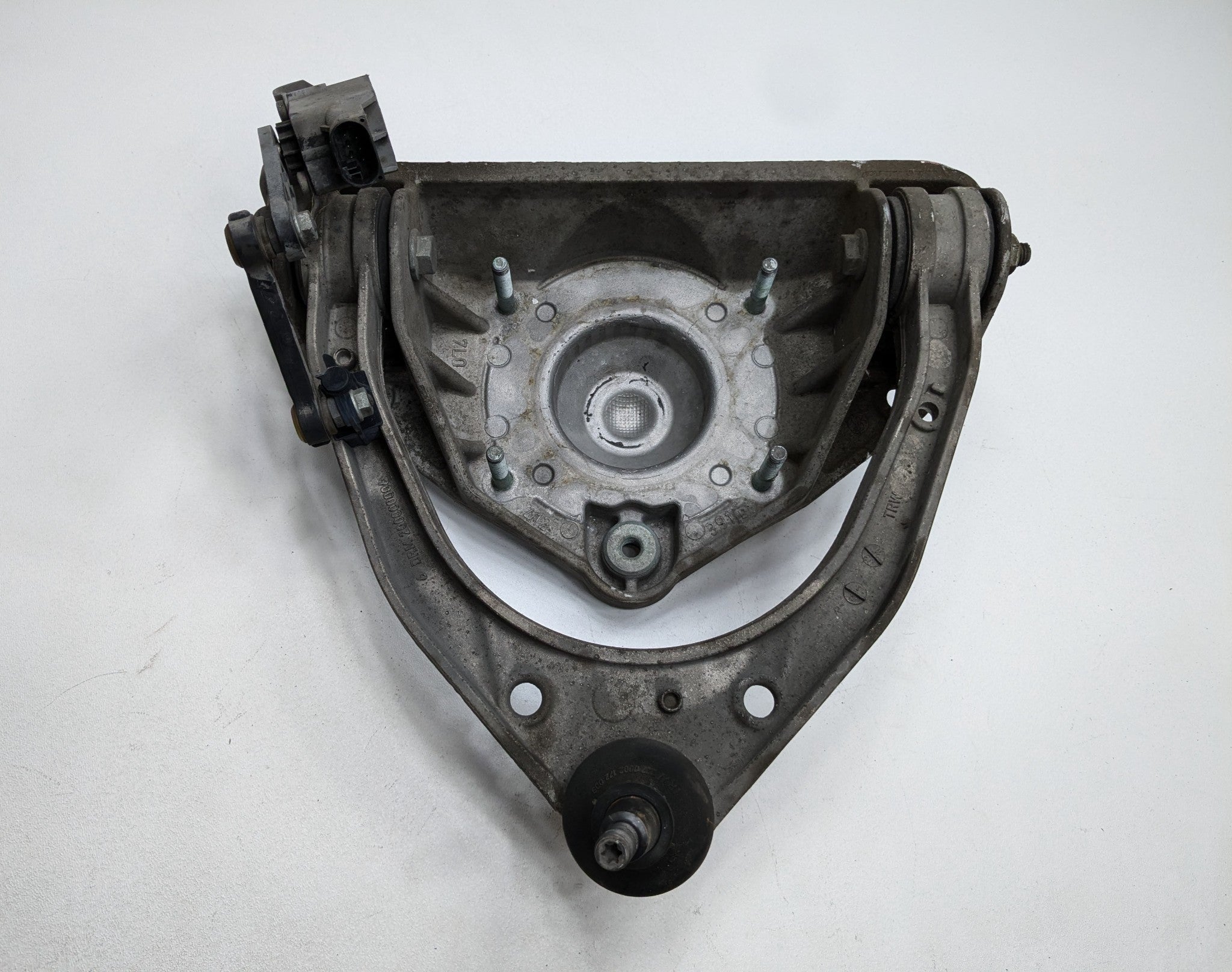 04 - 06 OEM PORSCHE CAYENNE V6 FRONT LEFT SIDE UPPER CONTROL ARM WITH BRACKET