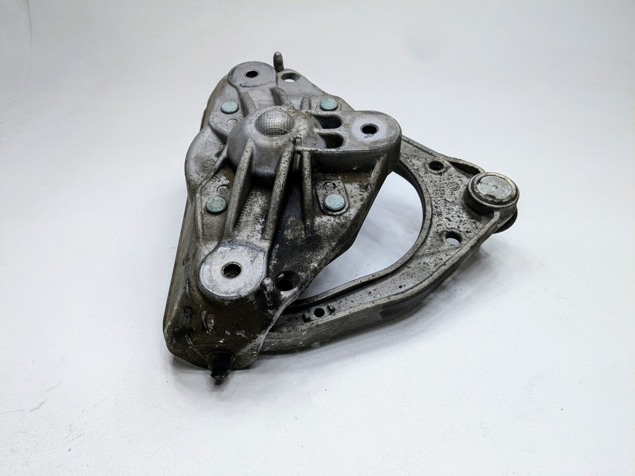 04 - 06 OEM PORSCHE CAYENNE V6 FRONT LEFT SIDE UPPER CONTROL ARM WITH BRACKET