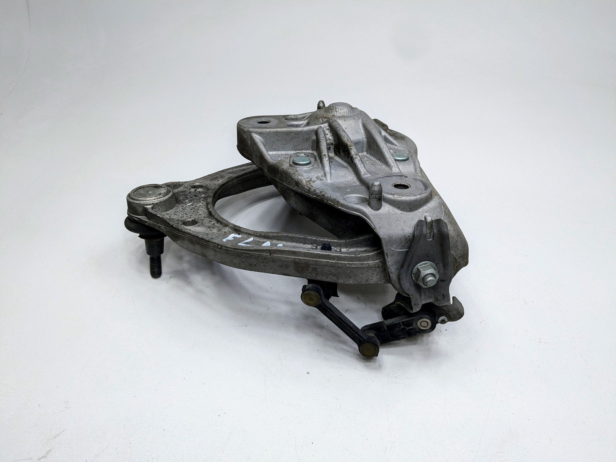 04 - 06 OEM PORSCHE CAYENNE V6 FRONT LEFT SIDE UPPER CONTROL ARM WITH BRACKET