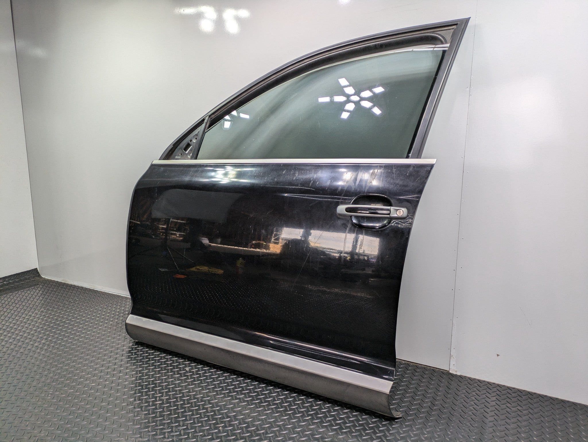2004 - 2006 OEM PORSCHE CAYENNE V6 FRONT LEFT DRIVER SIDE DOOR SHELL PANEL