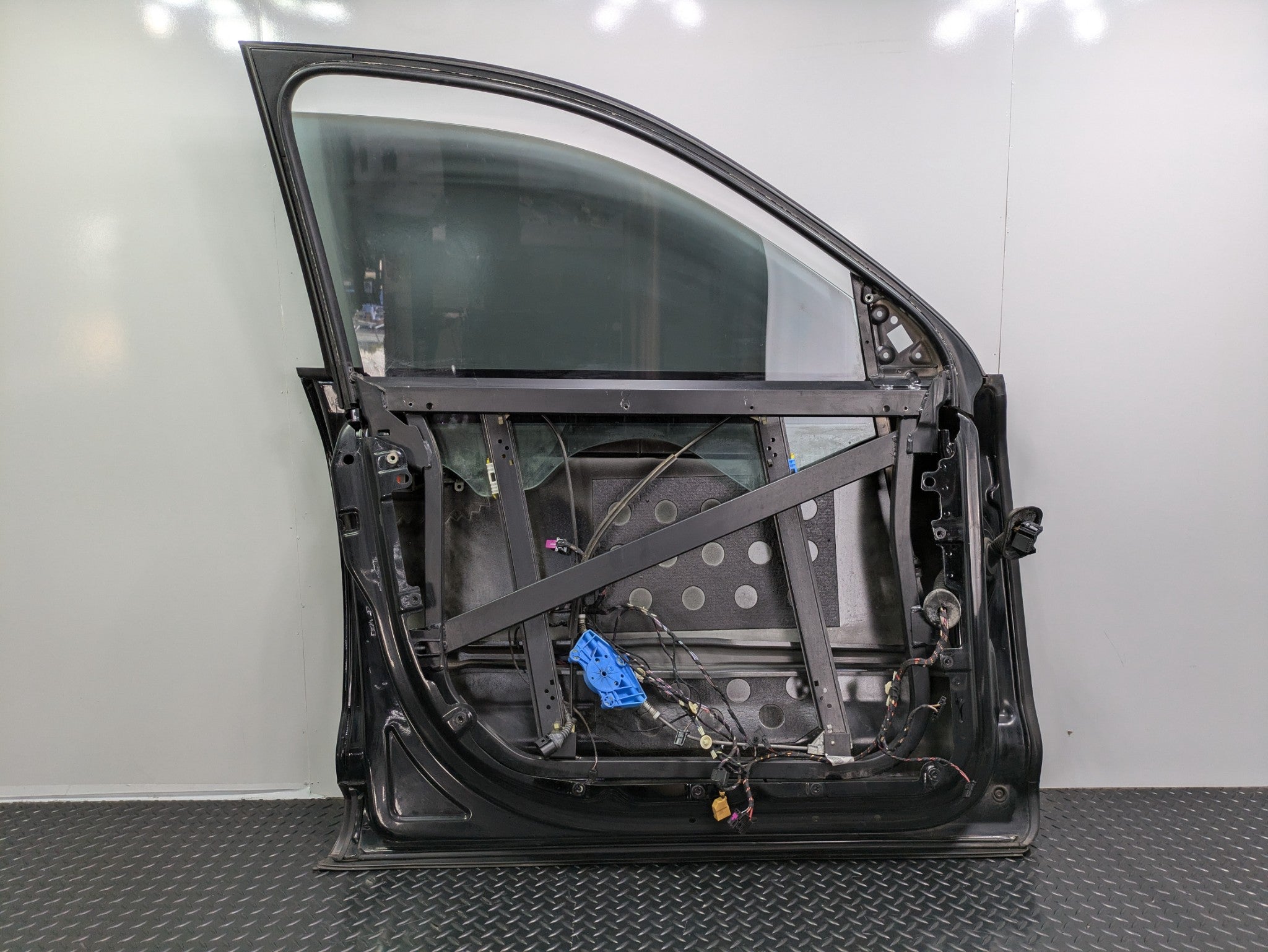 2004 - 2006 OEM PORSCHE CAYENNE V6 FRONT LEFT DRIVER SIDE DOOR SHELL PANEL