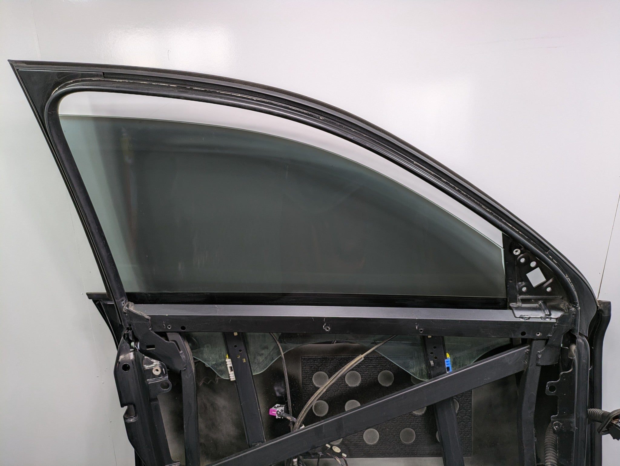 2004 - 2006 OEM PORSCHE CAYENNE V6 FRONT LEFT DRIVER SIDE DOOR SHELL PANEL