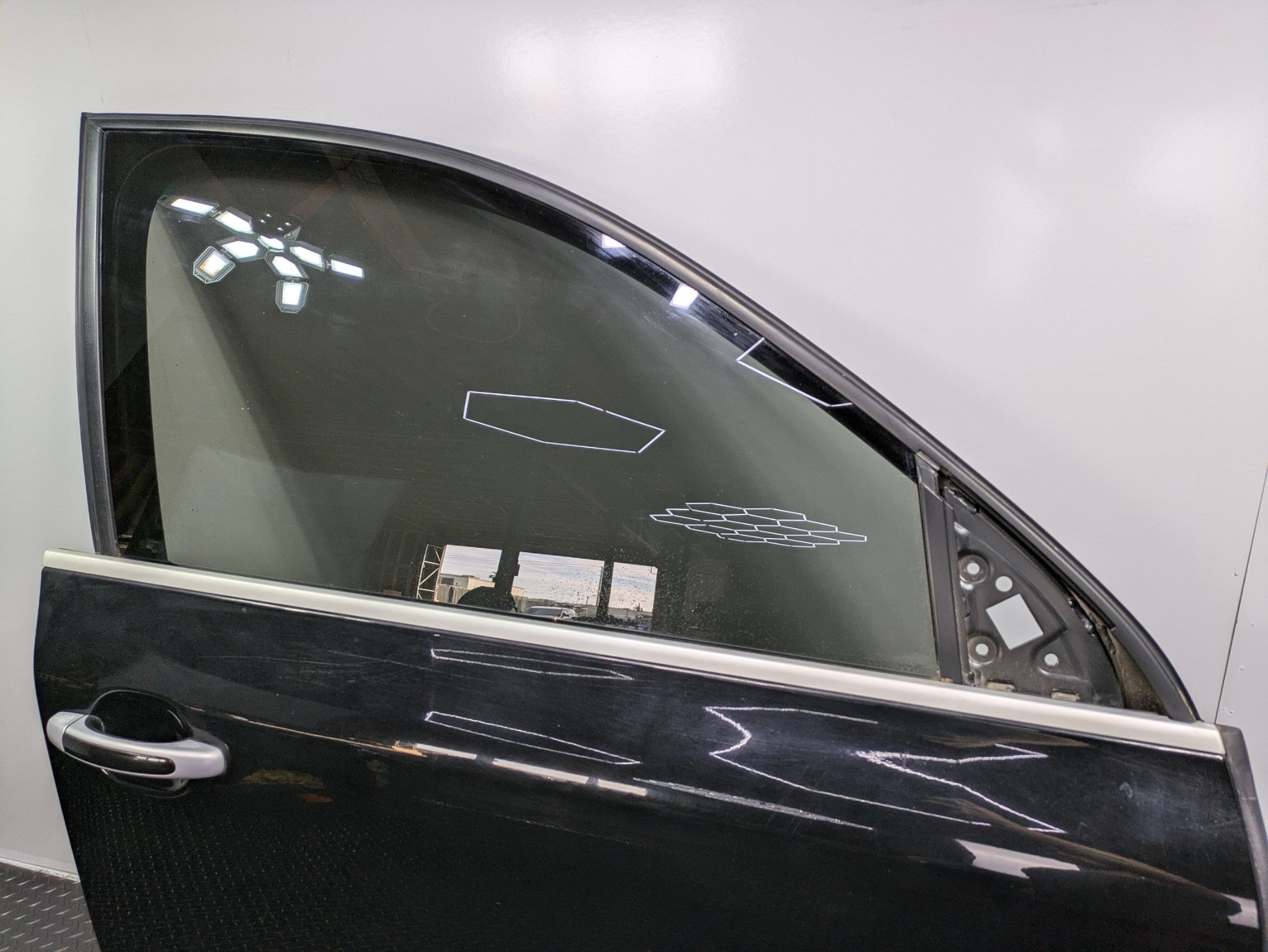 2004 - 2006 OEM PORSCHE CAYENNE V6 FRONT RIGHT PASSENGER SIDE DOOR SHELL PANEL