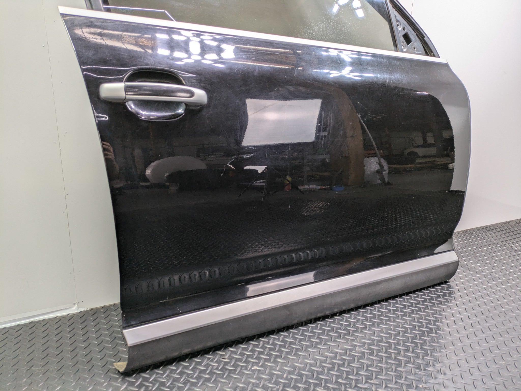 2004 - 2006 OEM PORSCHE CAYENNE V6 FRONT RIGHT PASSENGER SIDE DOOR SHELL PANEL