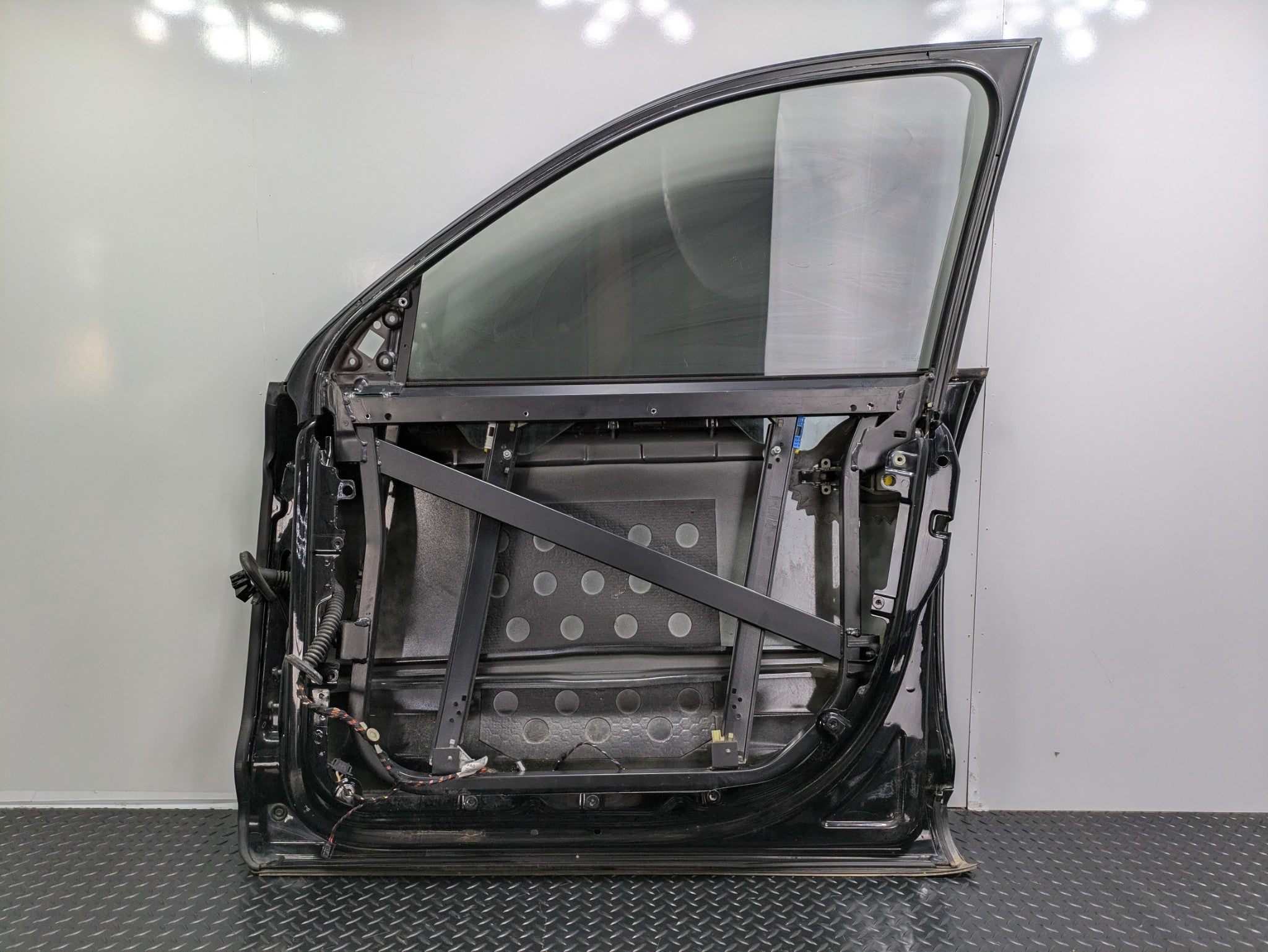 2004 - 2006 OEM PORSCHE CAYENNE V6 FRONT RIGHT PASSENGER SIDE DOOR SHELL PANEL