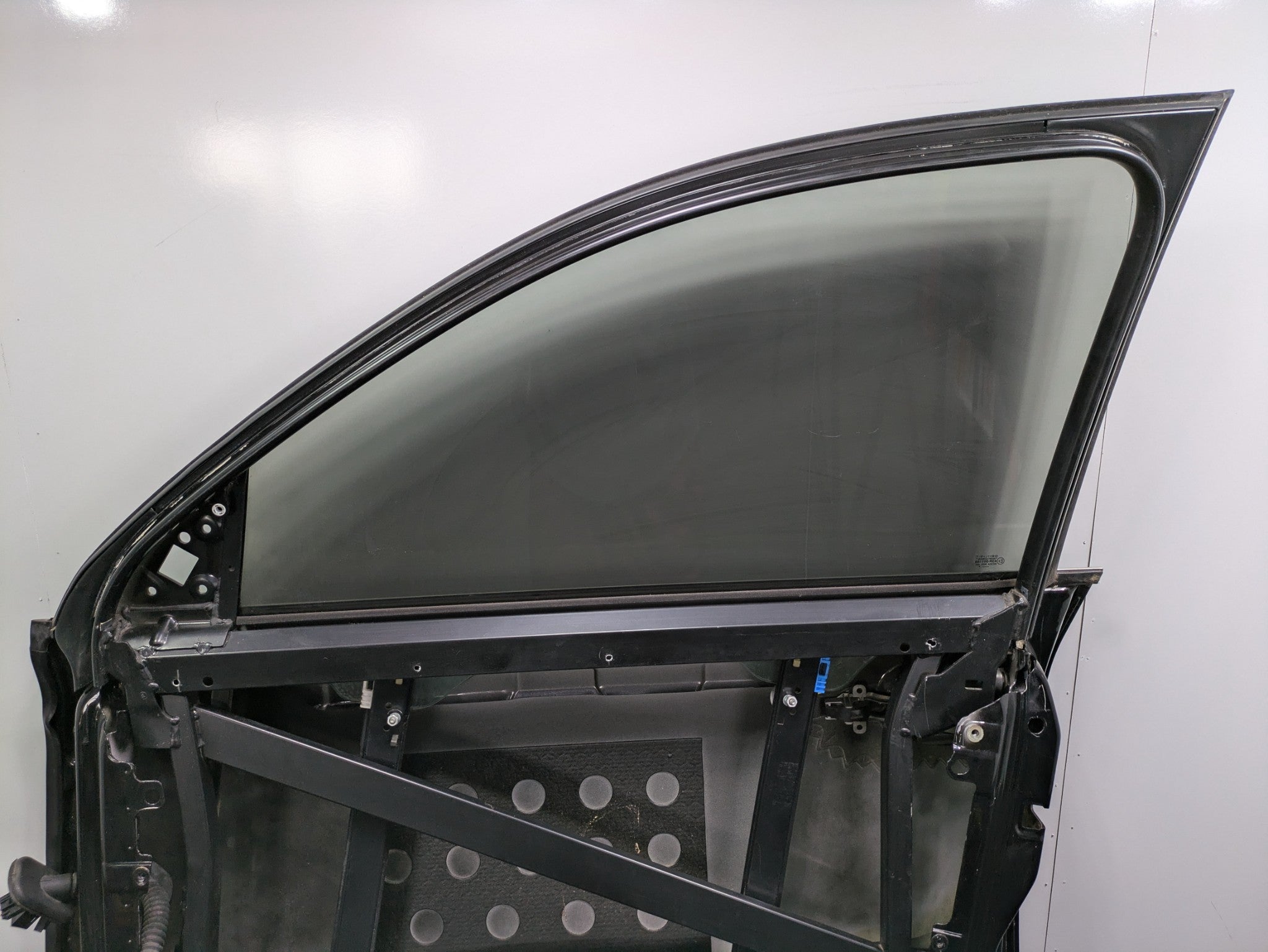 2004 - 2006 OEM PORSCHE CAYENNE V6 FRONT RIGHT PASSENGER SIDE DOOR SHELL PANEL