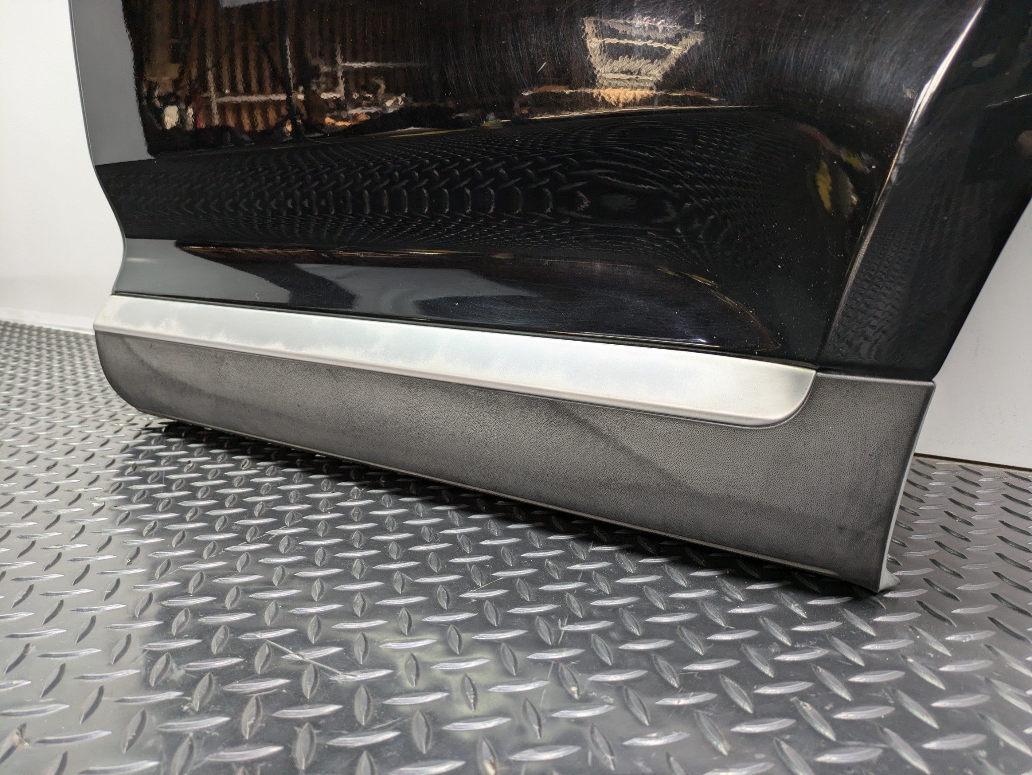 2004 - 2006 OEM PORSCHE CAYENNE V6 REAR LEFT DRIVER SIDE DOOR SHELL PANEL
