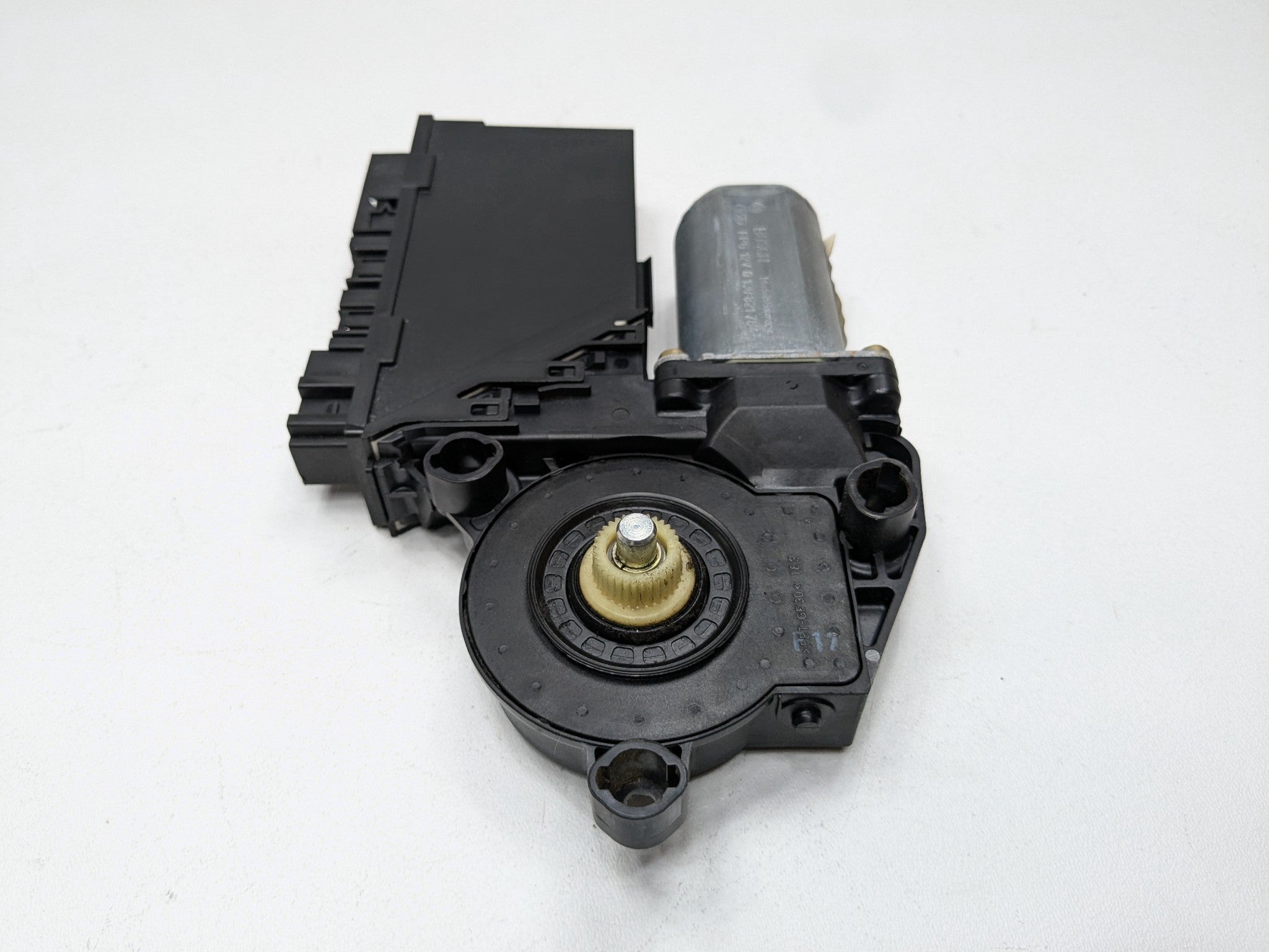 2004 - 2006 OEM PORSCHE CAYENNE V6 REAR RIGHT SIDE DOOR WINDOW REGULATOR MOTOR