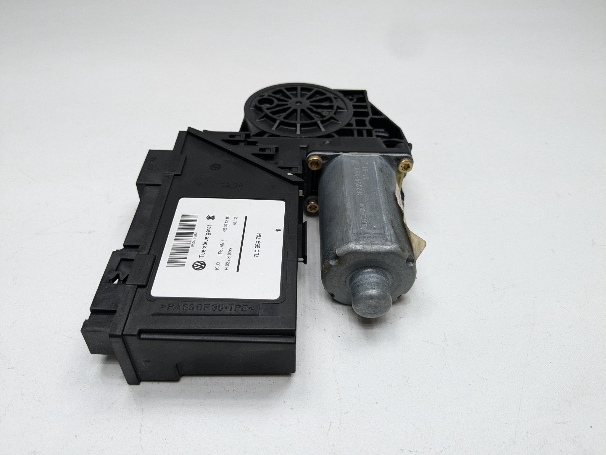 2004 - 2006 OEM PORSCHE CAYENNE V6 REAR RIGHT SIDE DOOR WINDOW REGULATOR MOTOR