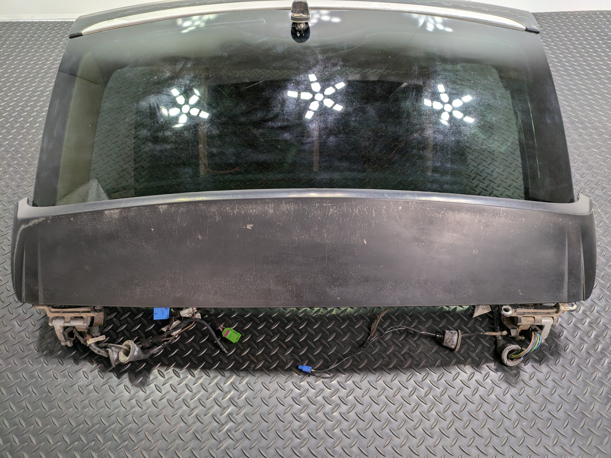 04 - 06 OEM PORSCHE CAYENNE V6 REAR TRUNK TAILGATE HATCH SHELL PANEL ASSEMBLY