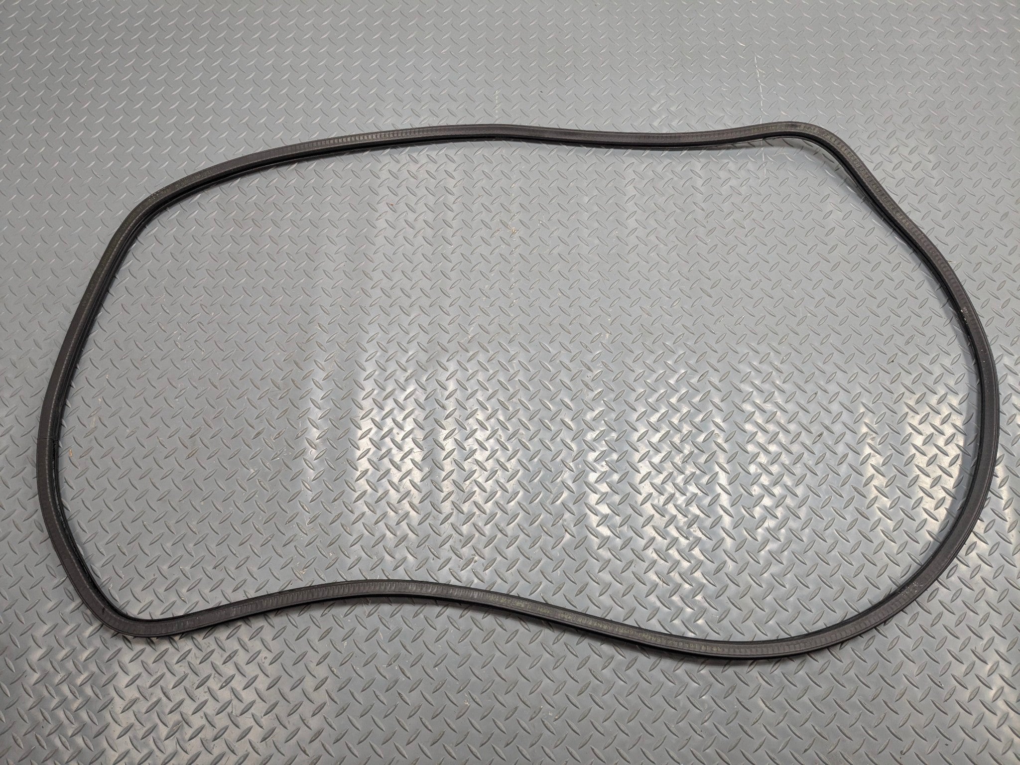 04 - 06 OEM PORSCHE CAYENNE V6 FRONT RIGHT SIDE DOOR SEAL WEATHERSTRIP RUBBER