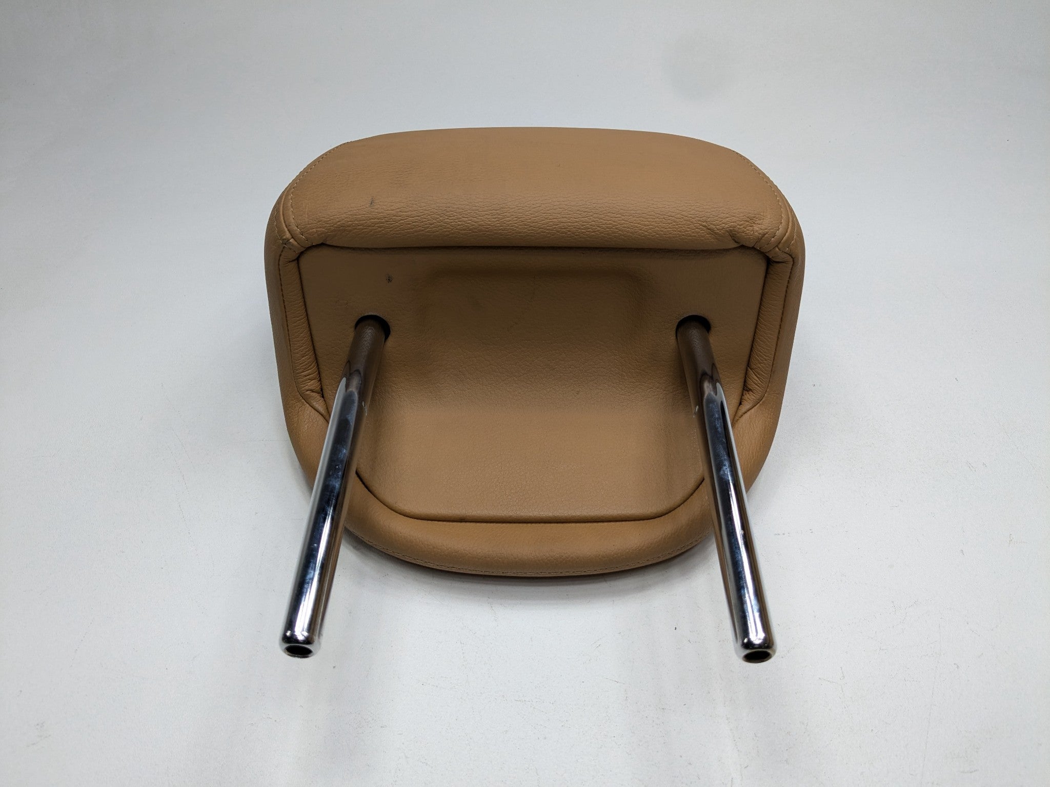 04 - 06 OEM PORSCHE CAYENNE V6 REAR RIGHT PASSENGER SIDE SEAT HEADREST ASSEMBLY