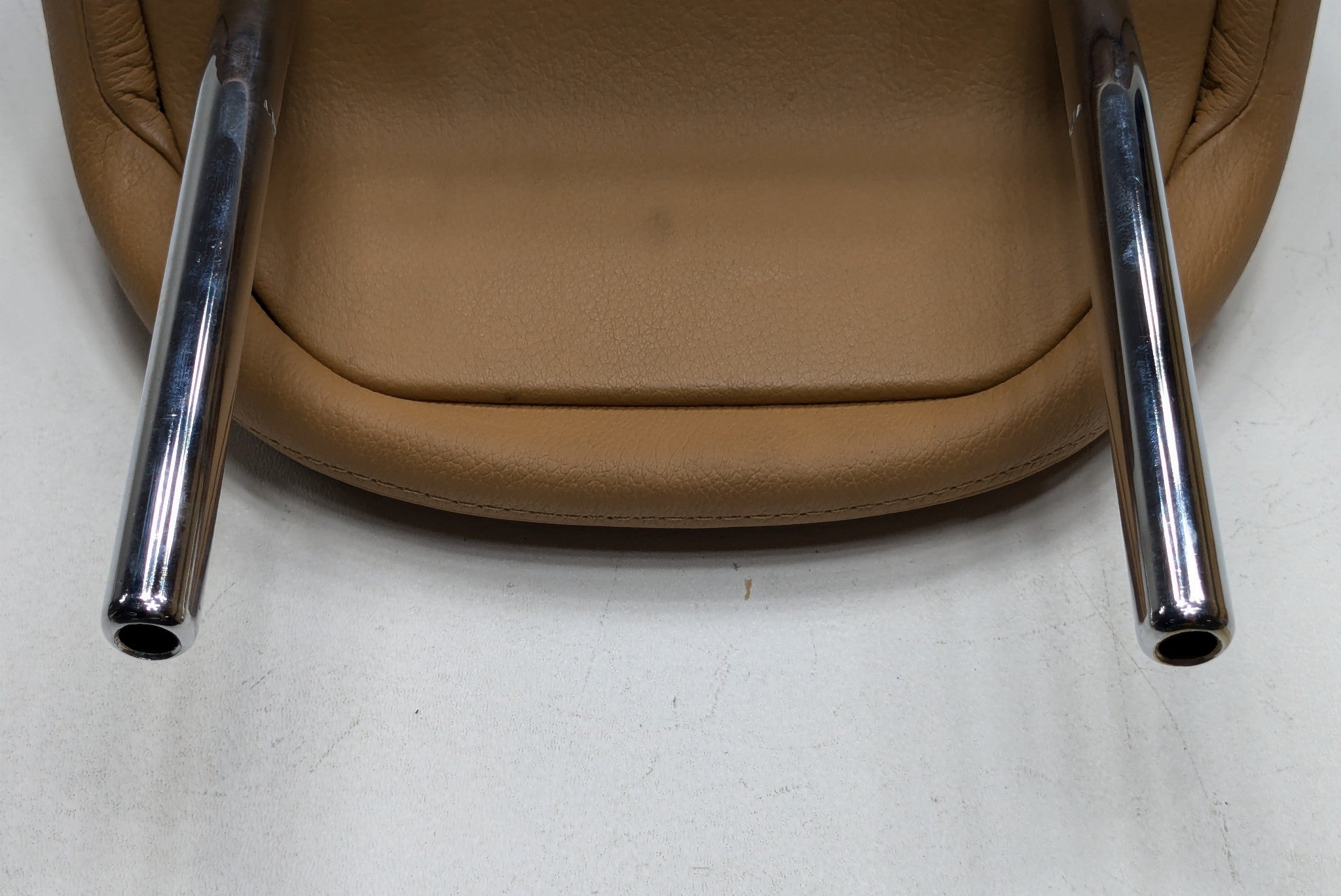 04 - 06 OEM PORSCHE CAYENNE V6 REAR RIGHT PASSENGER SIDE SEAT HEADREST ASSEMBLY