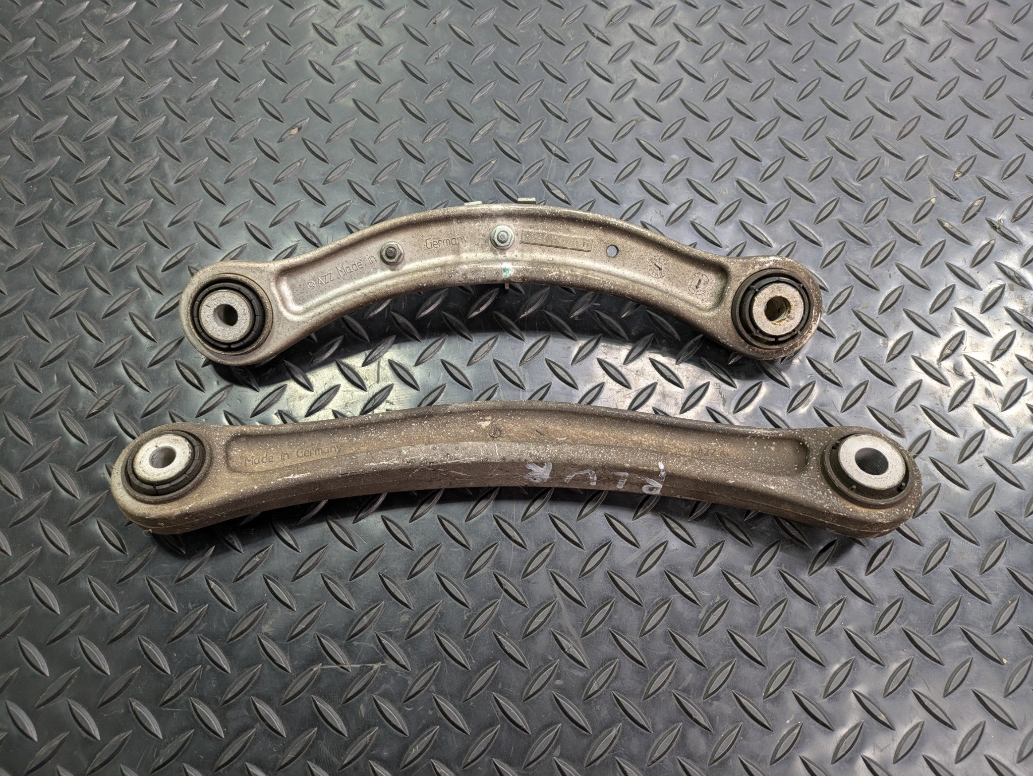 04 - 06 OEM PORSCHE CAYENNE V6 REAR RIGHT PASSENGER UPPER REARWARD CONTROL ARM