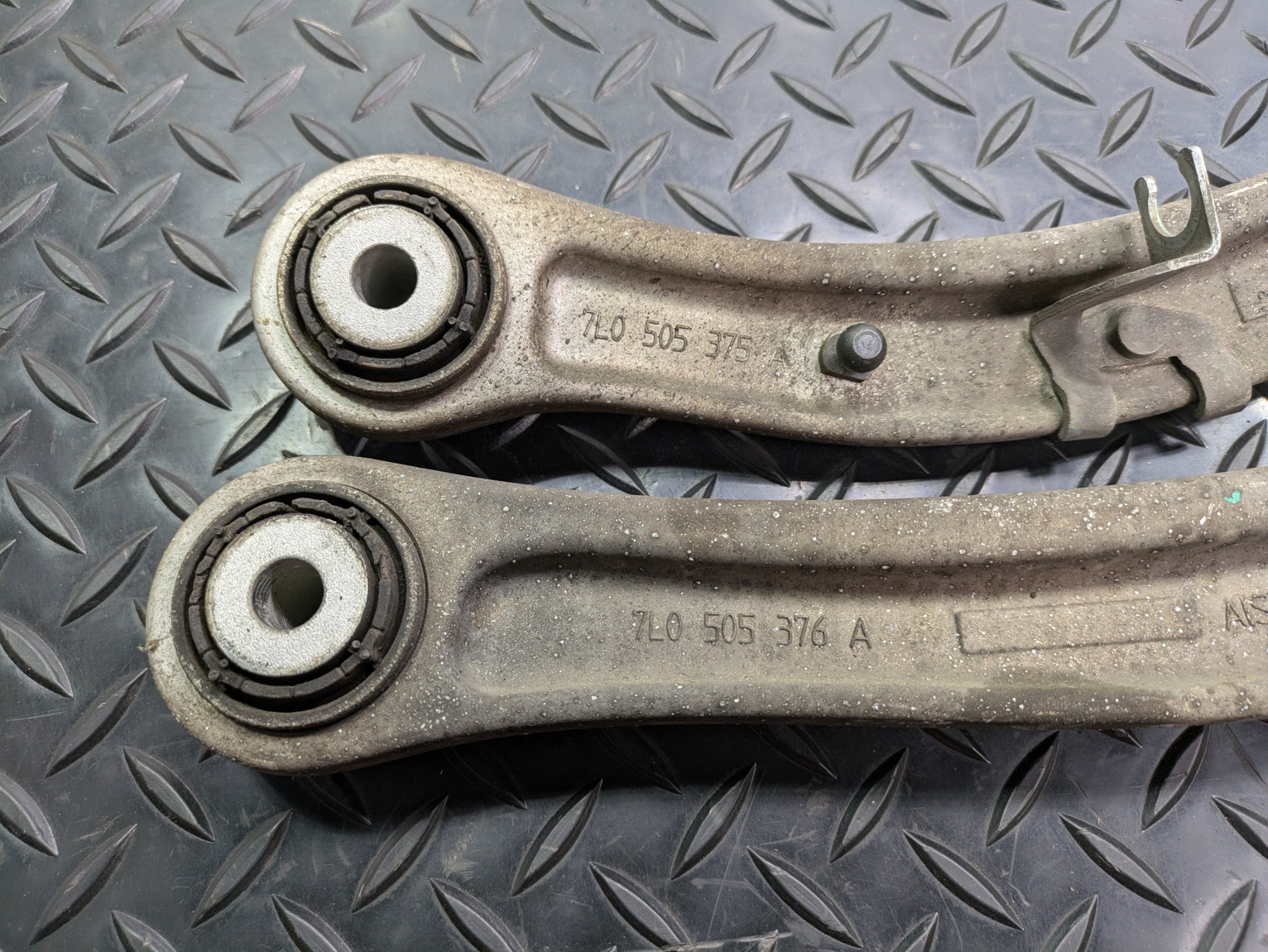 04 - 06 OEM PORSCHE CAYENNE V6 REAR RIGHT PASSENGER UPPER REARWARD CONTROL ARM