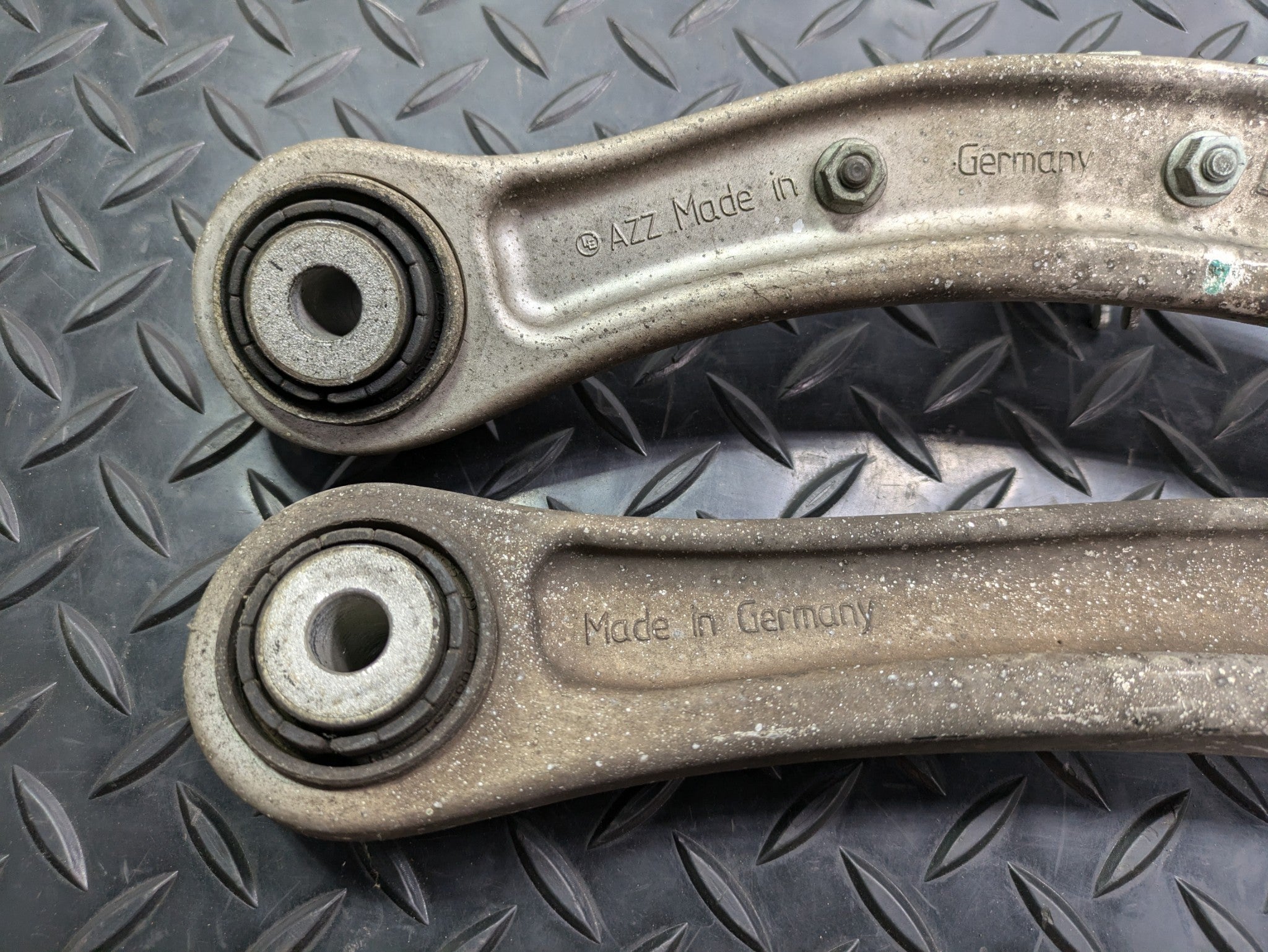 04 - 06 OEM PORSCHE CAYENNE V6 REAR RIGHT PASSENGER UPPER REARWARD CONTROL ARM