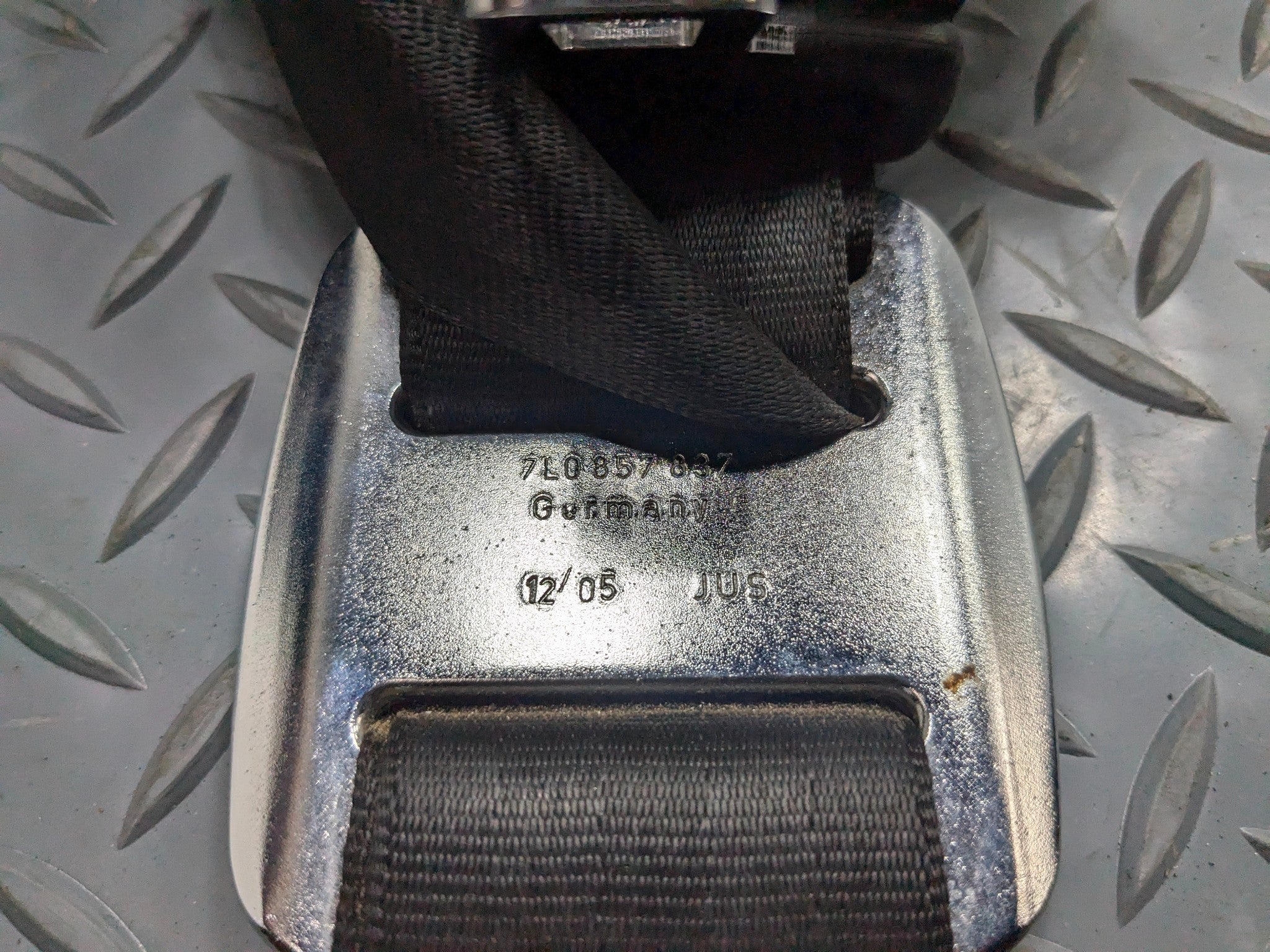 2004 - 2006 OEM PORSCHE CAYENNE V6 REAR LEFT DRIVER SIDE SEAT BELT RETRACTOR