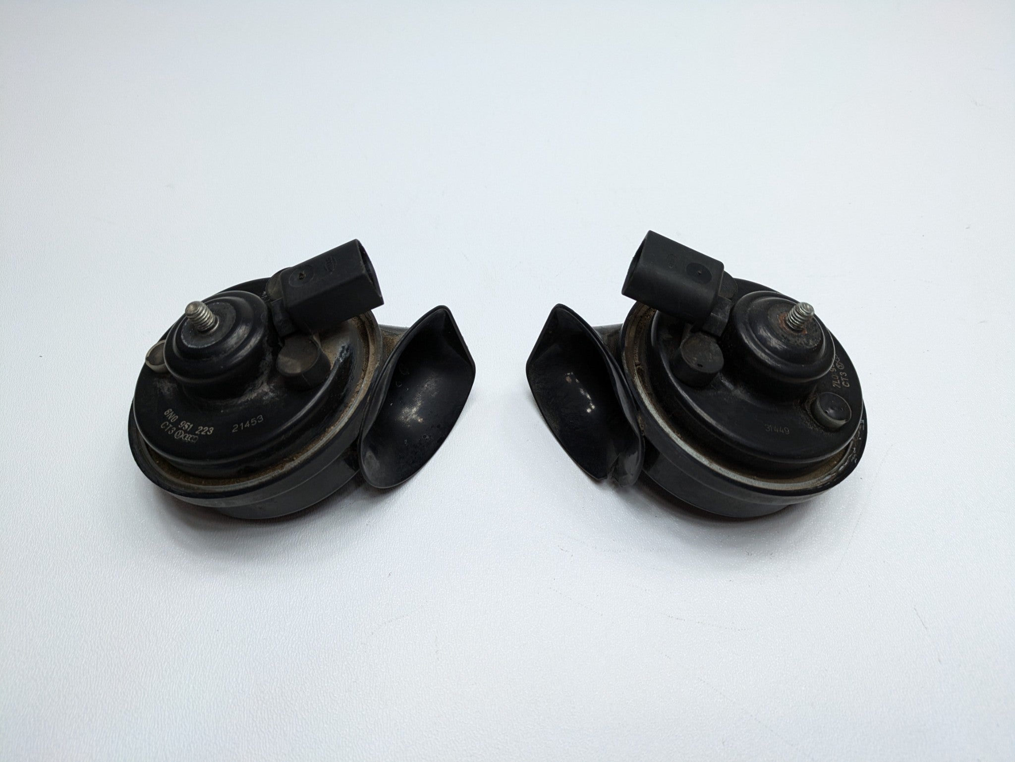 04 - 06 OEM PORSCHE CAYENNE V6 LOW HORN NOTE TONE PITCH ALARM SIREN SET