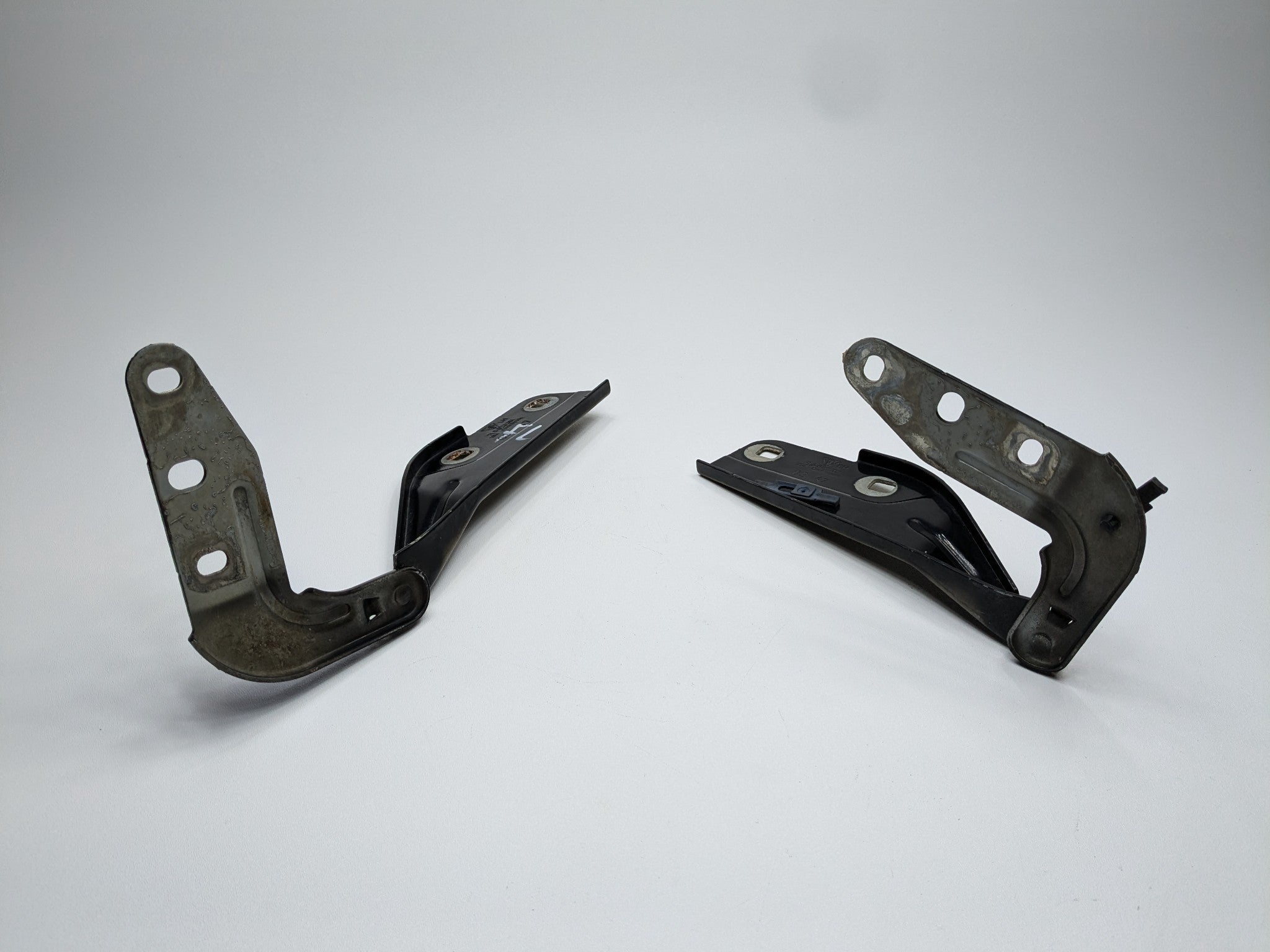 04 - 06 OEM PORSCHE CAYENNE V6 FRONT LEFT AND RIGHT SIDE HOOD HINGE BRACKET SET