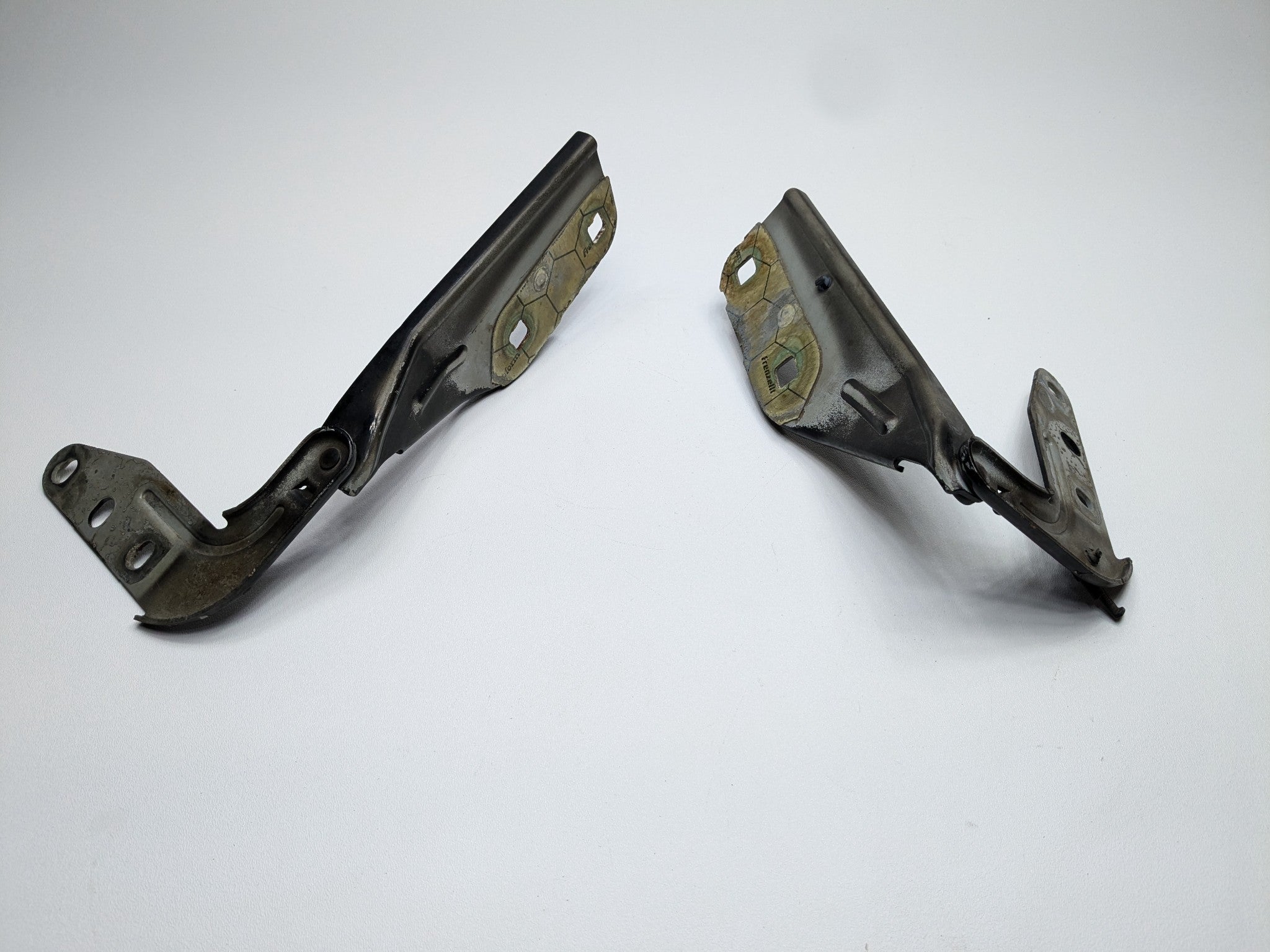 04 - 06 OEM PORSCHE CAYENNE V6 FRONT LEFT AND RIGHT SIDE HOOD HINGE BRACKET SET