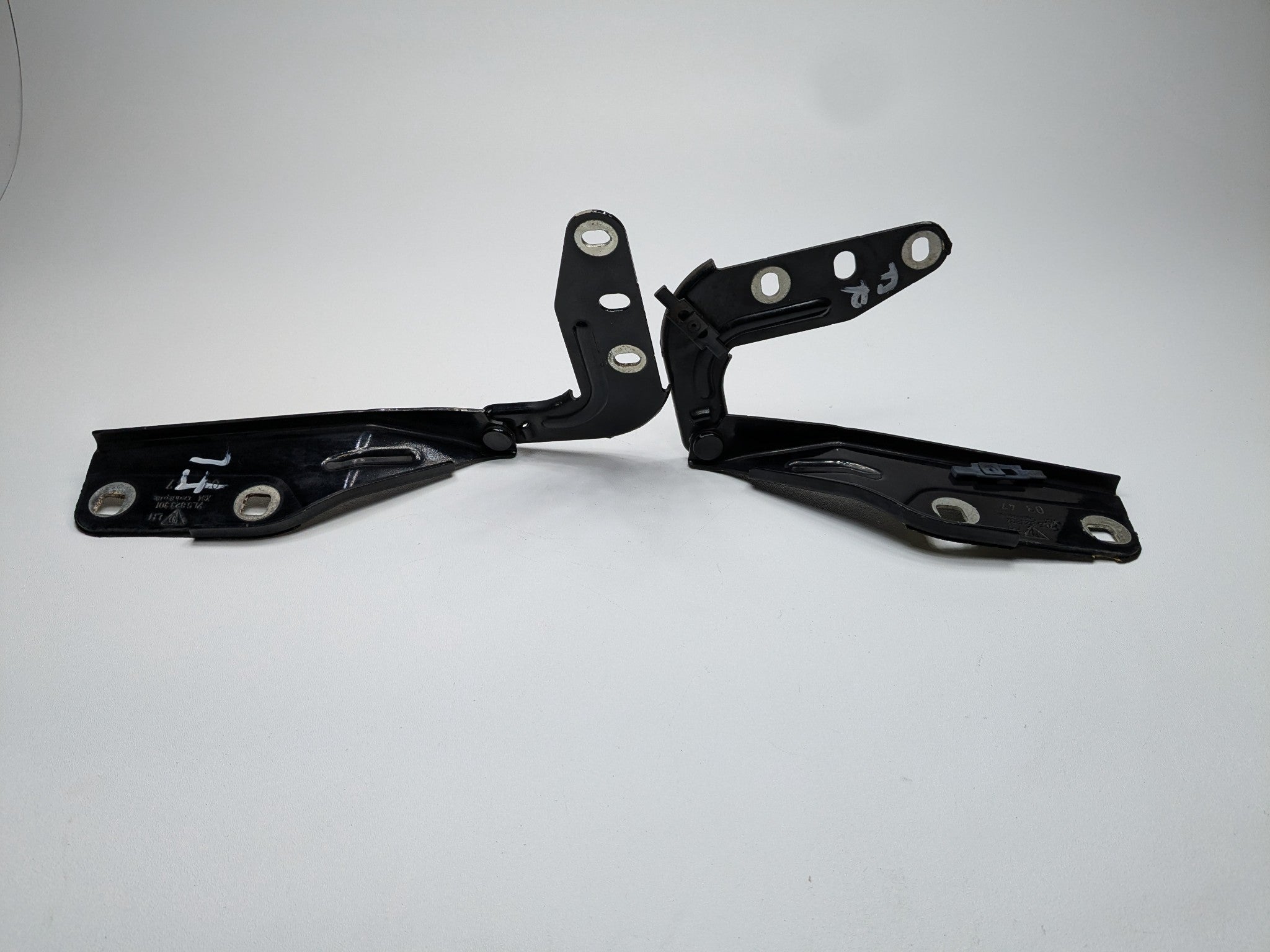 04 - 06 OEM PORSCHE CAYENNE V6 FRONT LEFT AND RIGHT SIDE HOOD HINGE BRACKET SET