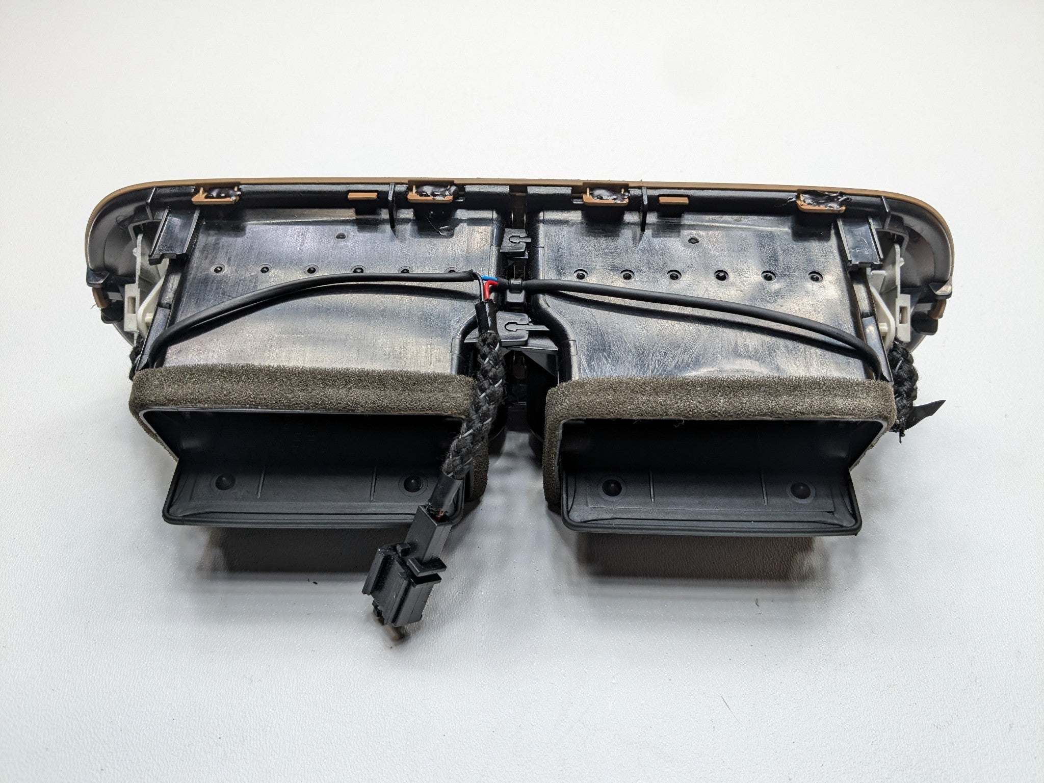 2004 - 2006 OEM PORSCHE CAYENNE V6 FRONT CENTER DASHBOARD AIR VENT GRILLE PANEL