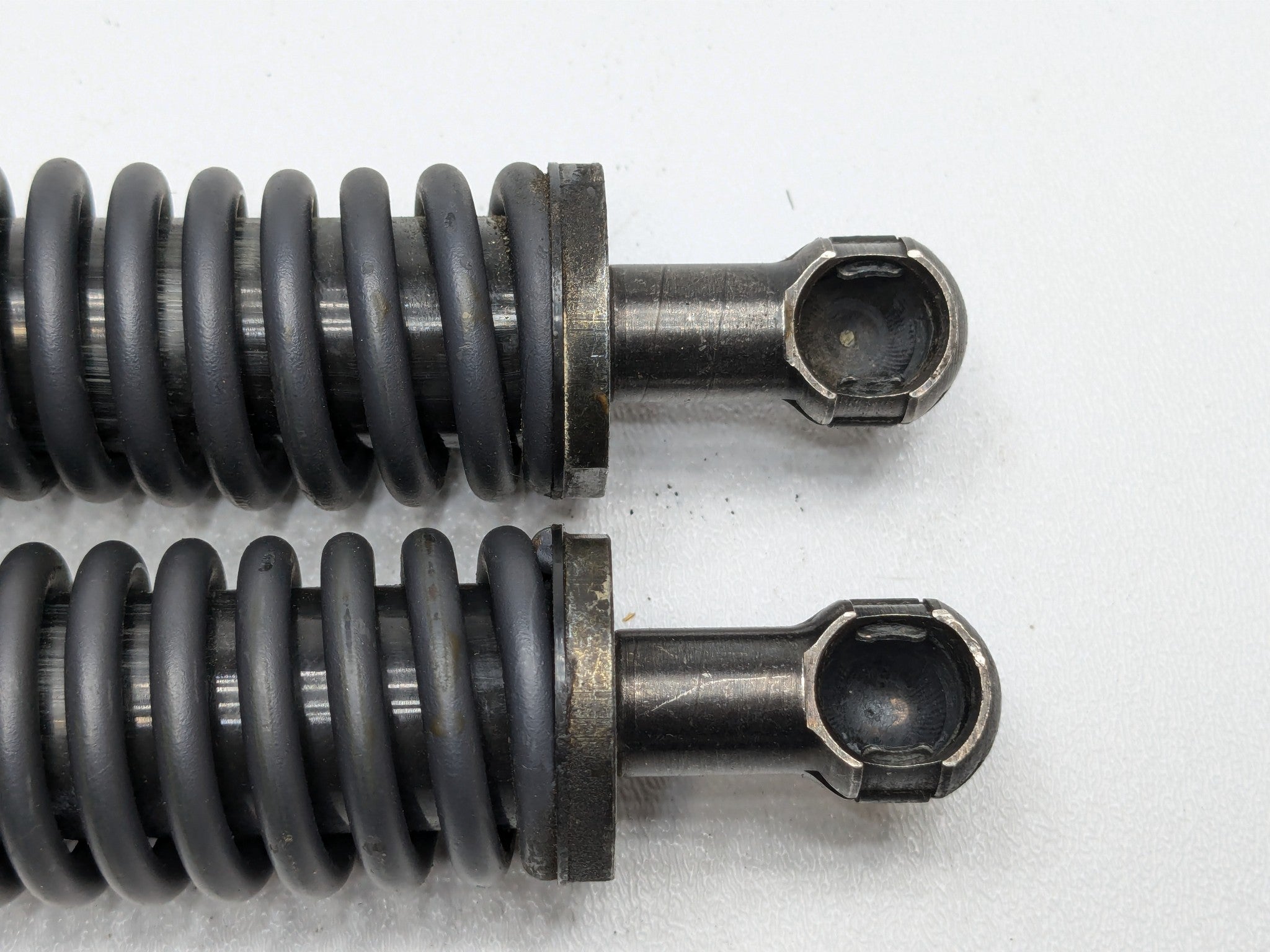 04 - 06 OEM PORSCHE CAYENNE V6 REAR HATCH TAILGATE LIFT SUPPORT SHOCK STRUT SET