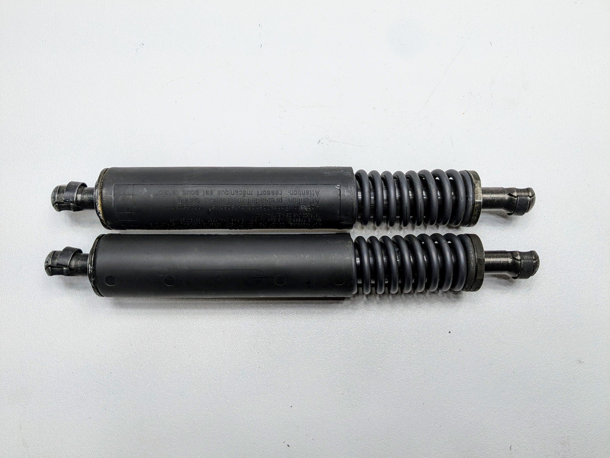 04 - 06 OEM PORSCHE CAYENNE V6 REAR HATCH TAILGATE LIFT SUPPORT SHOCK STRUT SET