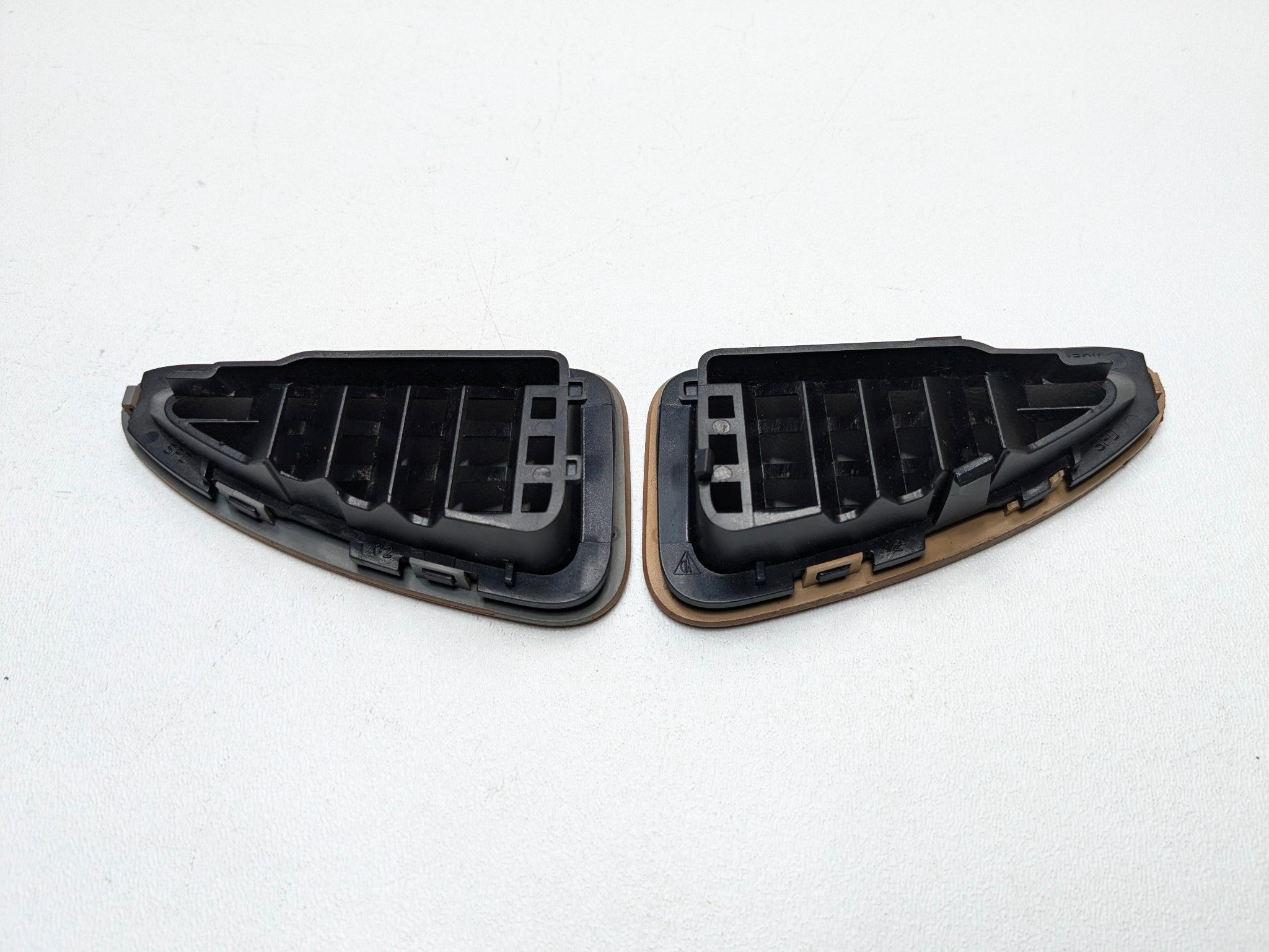 04 - 06 OEM PORSCHE CAYENNE V6 LEFT AND RIGHT AC HEATER AIR VENT GRILLE PANEL