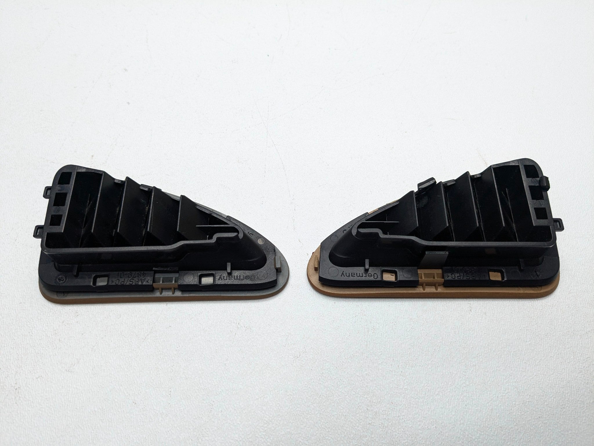 04 - 06 OEM PORSCHE CAYENNE V6 LEFT AND RIGHT AC HEATER AIR VENT GRILLE PANEL