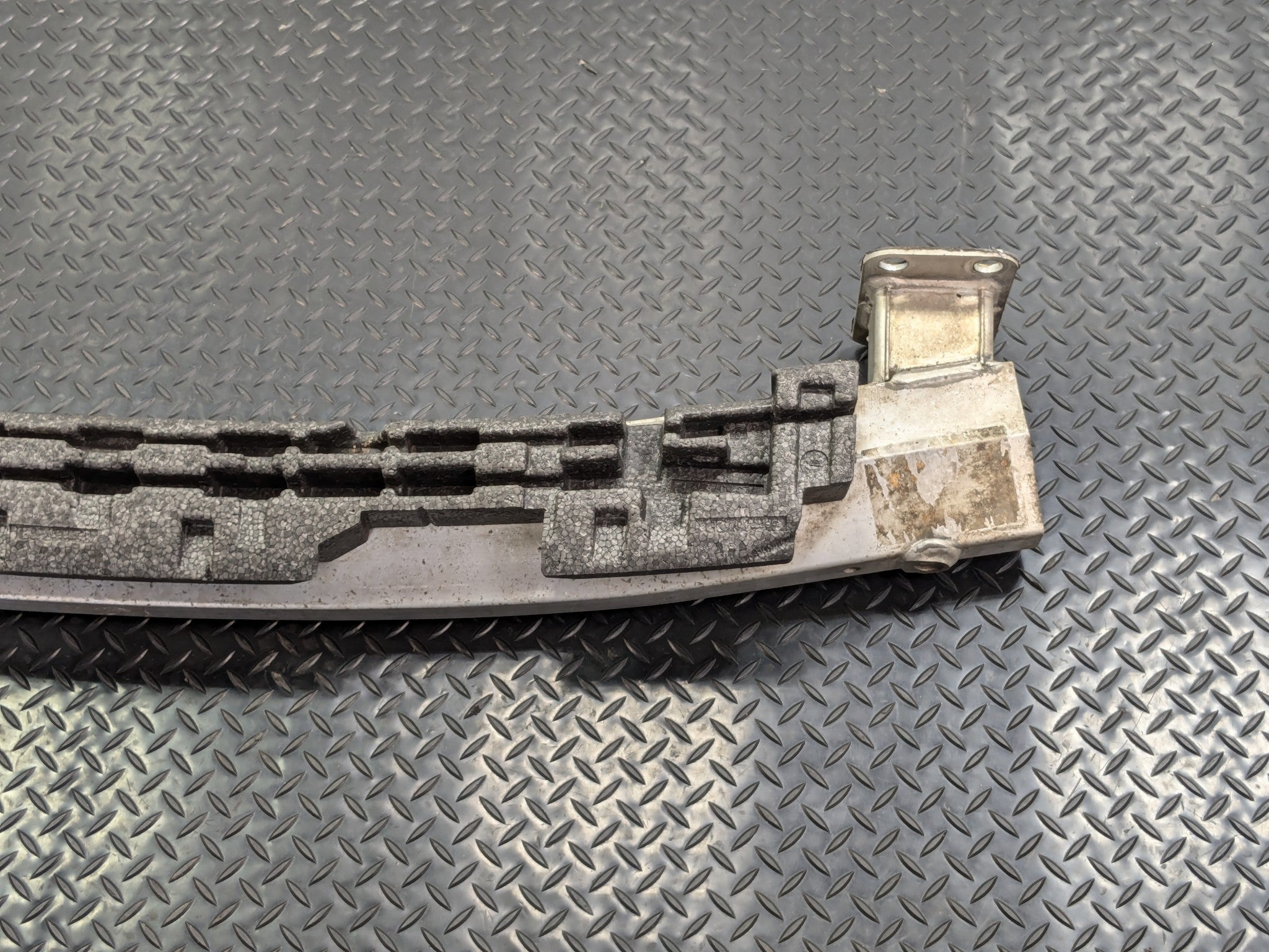 04 - 06 OEM PORSCHE CAYENNE V6 REAR BUMPER REINFORCEMENT IMPACT BAR WITH FOAM