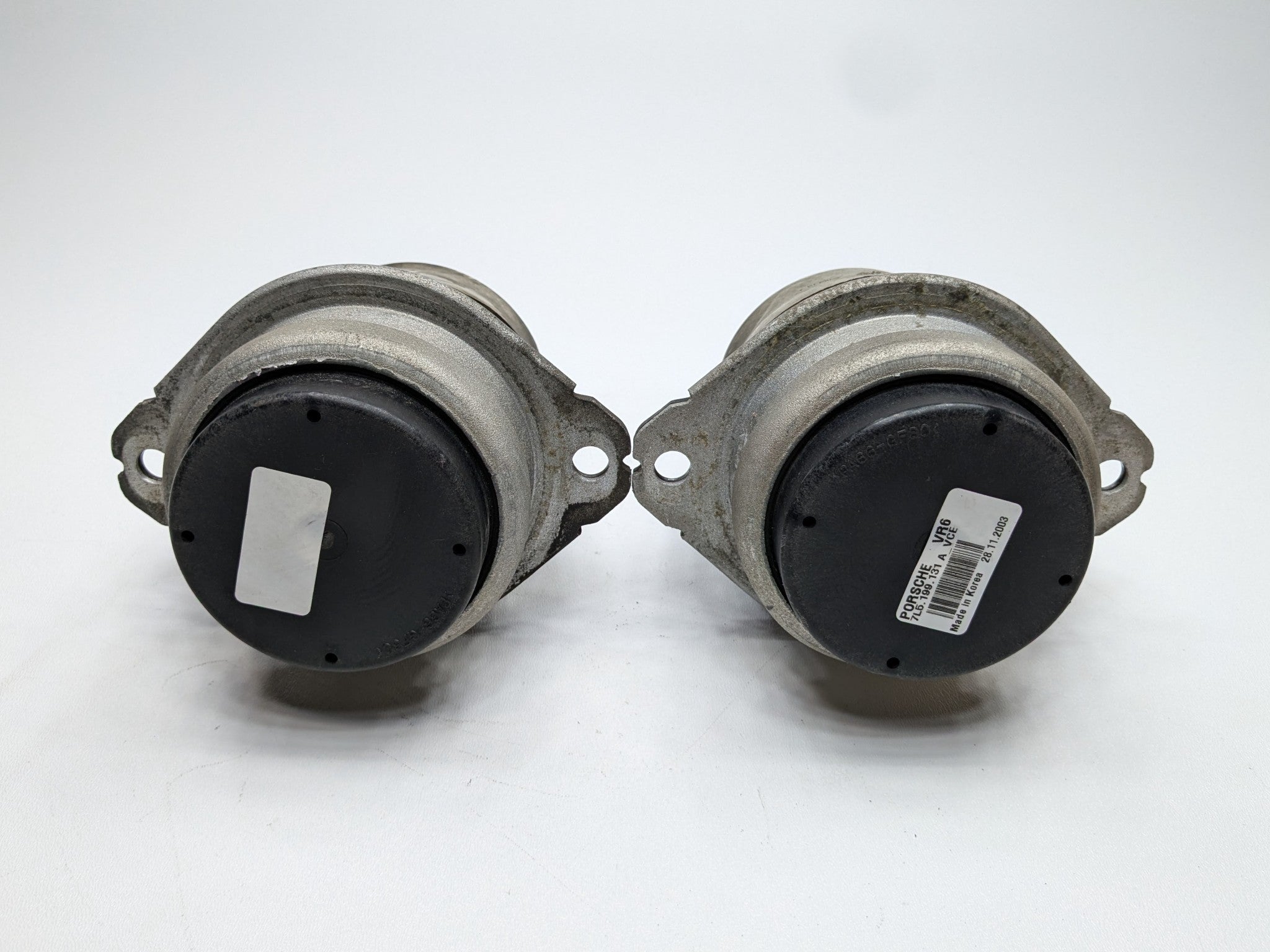 04 - 06 OEM PORSCHE CAYENNE V6 LEFT AND RIGHT LOWER ENGINE MOTOR MOUNT