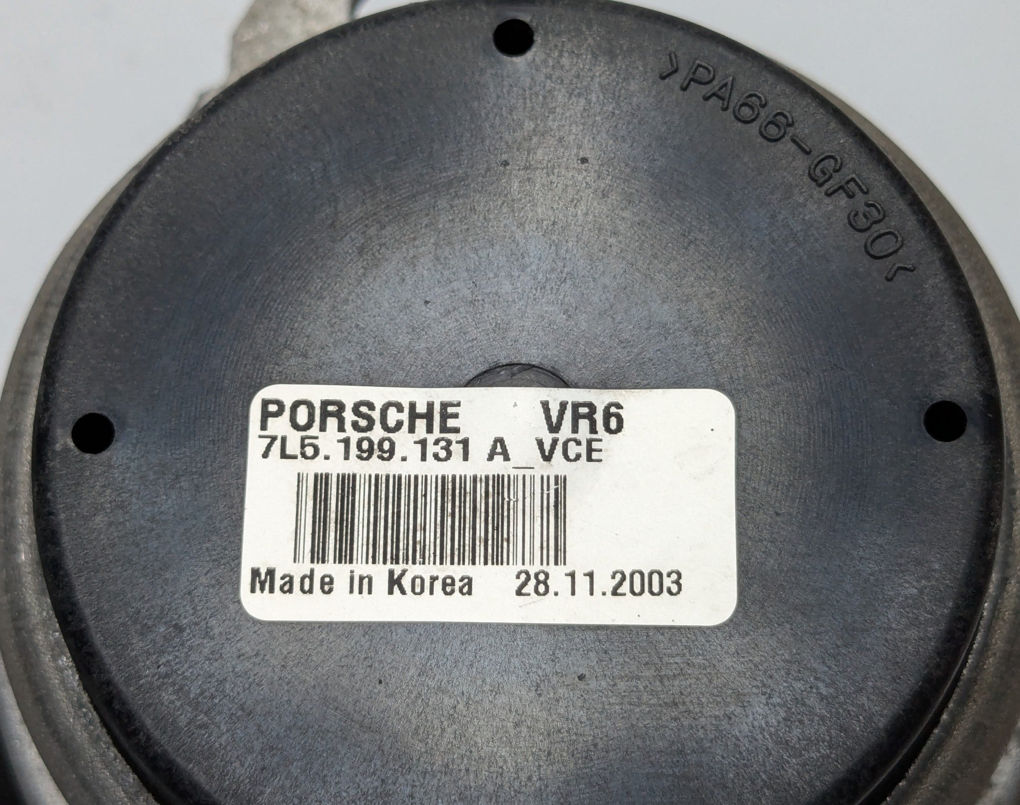 04 - 06 OEM PORSCHE CAYENNE V6 LEFT AND RIGHT LOWER ENGINE MOTOR MOUNT