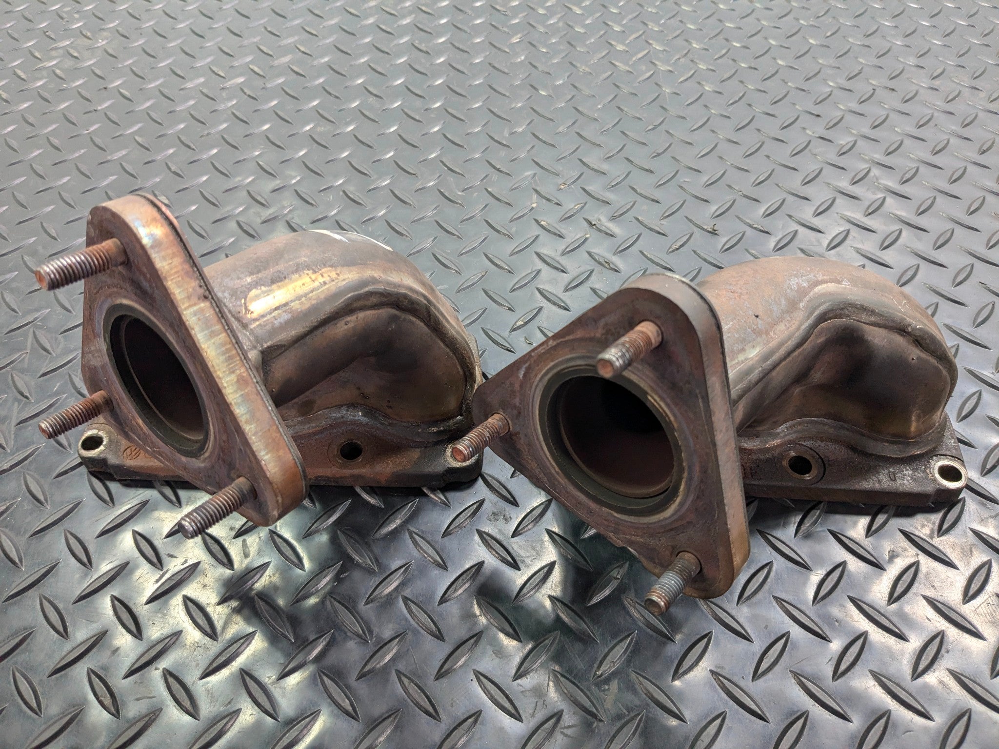 2004 - 2006 OEM PORSCHE CAYENNE V6 FRONT LEFT AND RIGHT SIDE EXHAUST MANIFOLD