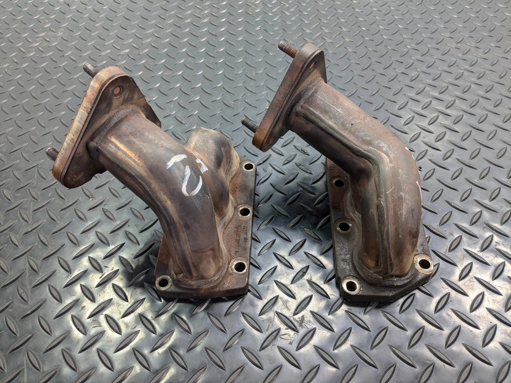 2004 - 2006 OEM PORSCHE CAYENNE V6 FRONT LEFT AND RIGHT SIDE EXHAUST MANIFOLD
