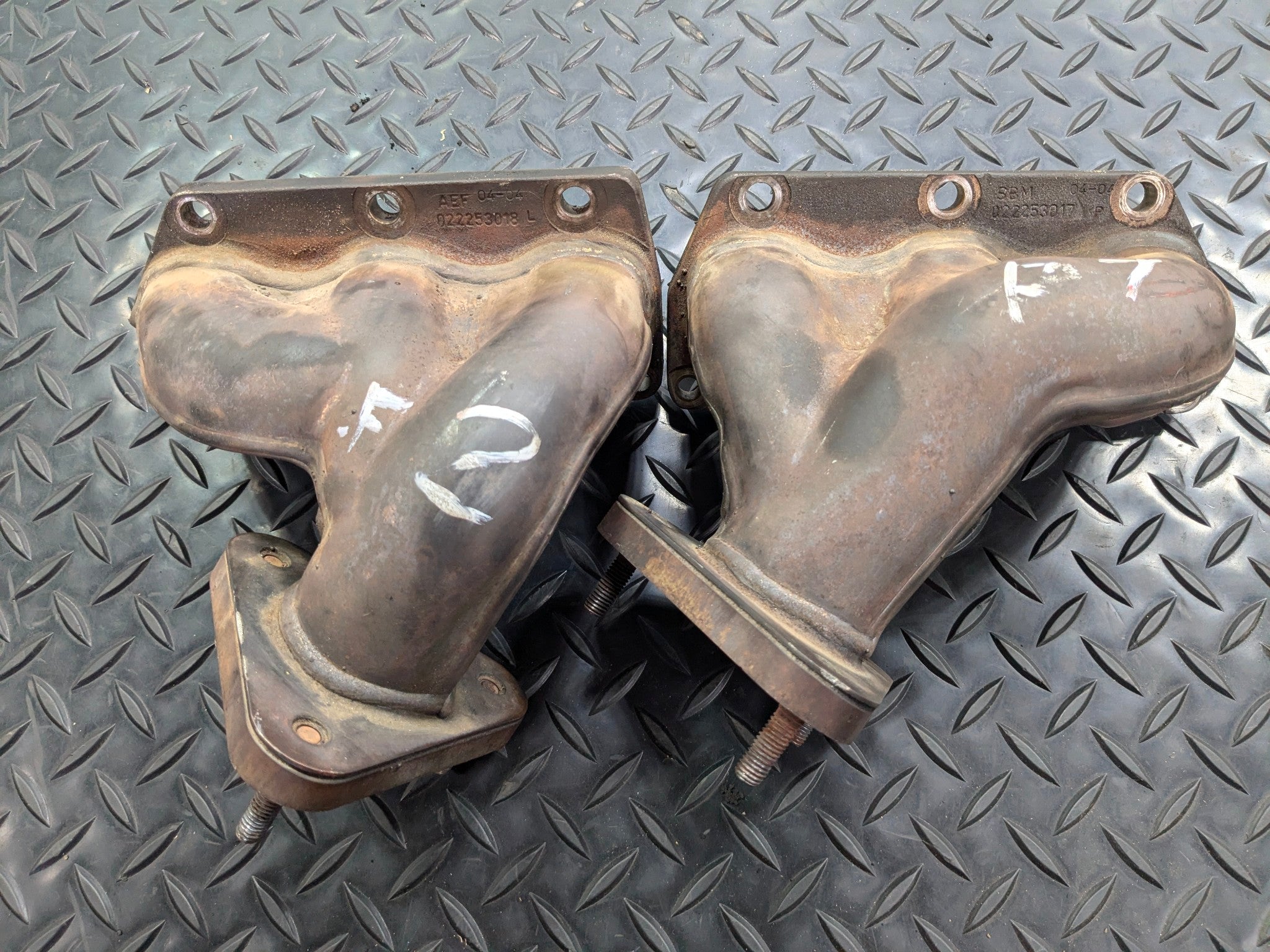 2004 - 2006 OEM PORSCHE CAYENNE V6 FRONT LEFT AND RIGHT SIDE EXHAUST MANIFOLD