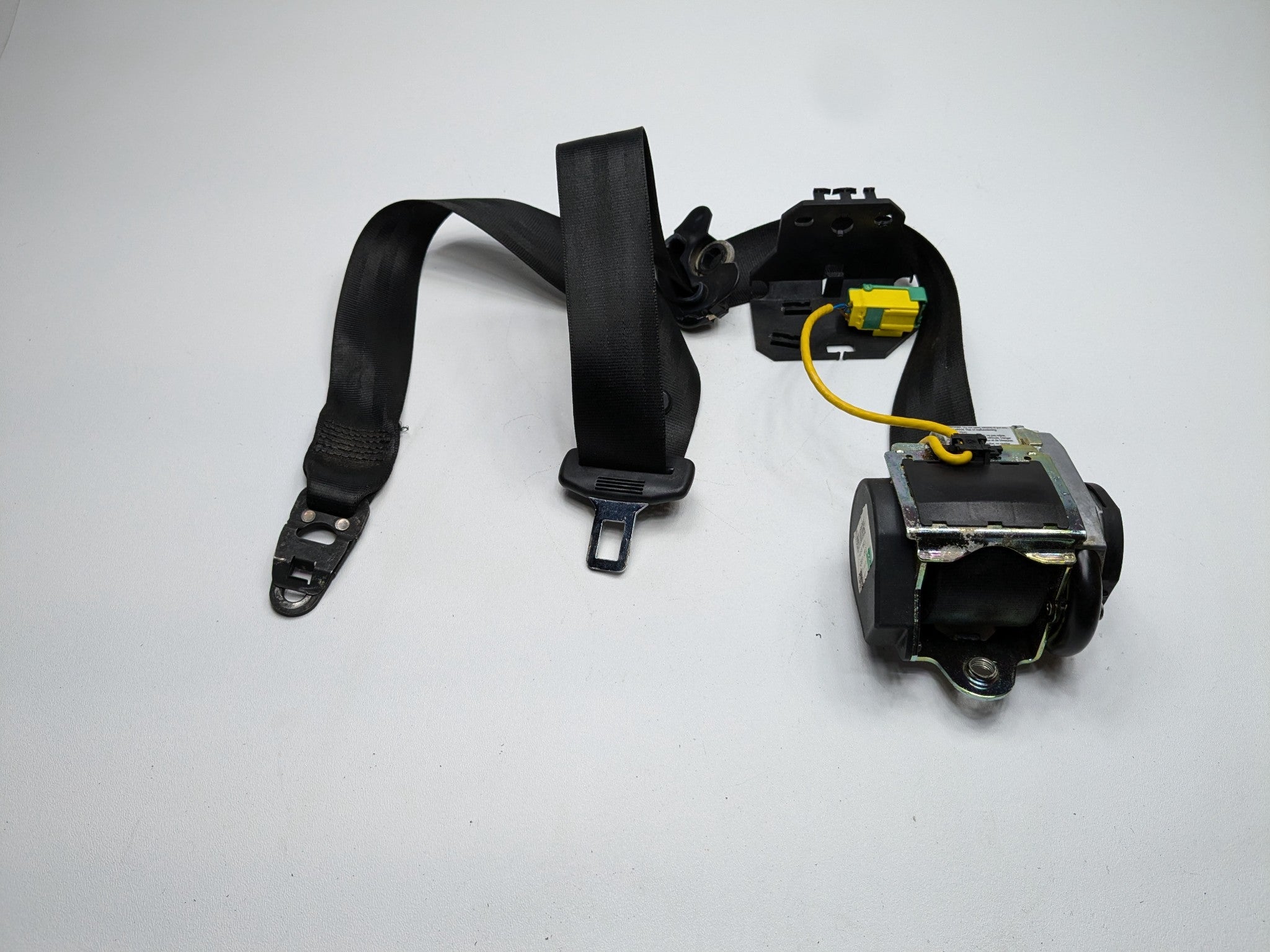 04 - 06 OEM PORSCHE CAYENNE V6 FRONT RIGHT PASSENGER SIDE SEAT BELT RETRACTOR