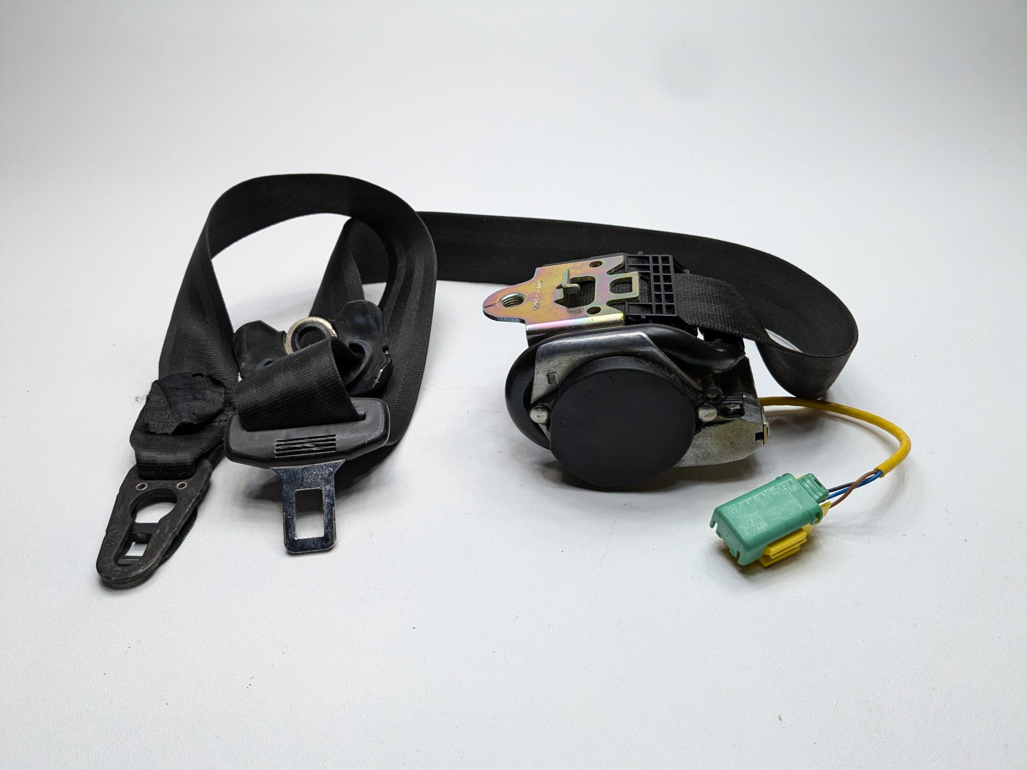 2004 - 2006 OEM PORSCHE CAYENNE V6 FRONT LEFT DRIVER SIDE SEAT BELT RETRACTOR