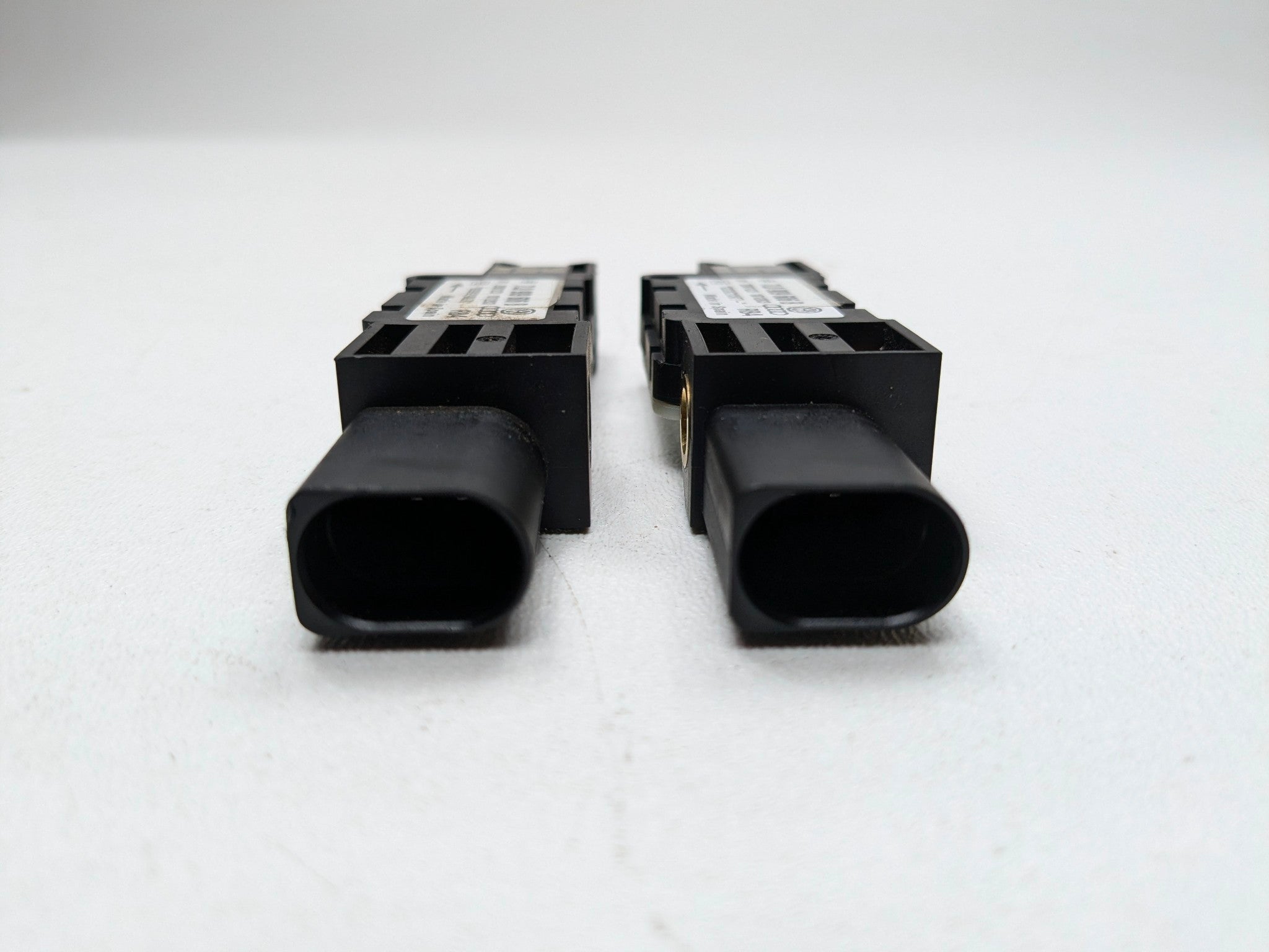 04 - 06 OEM PORSCHE CAYENNE V6 LATERAL CRASH IMPACT SENSOR CONTROL MODULE UNIT