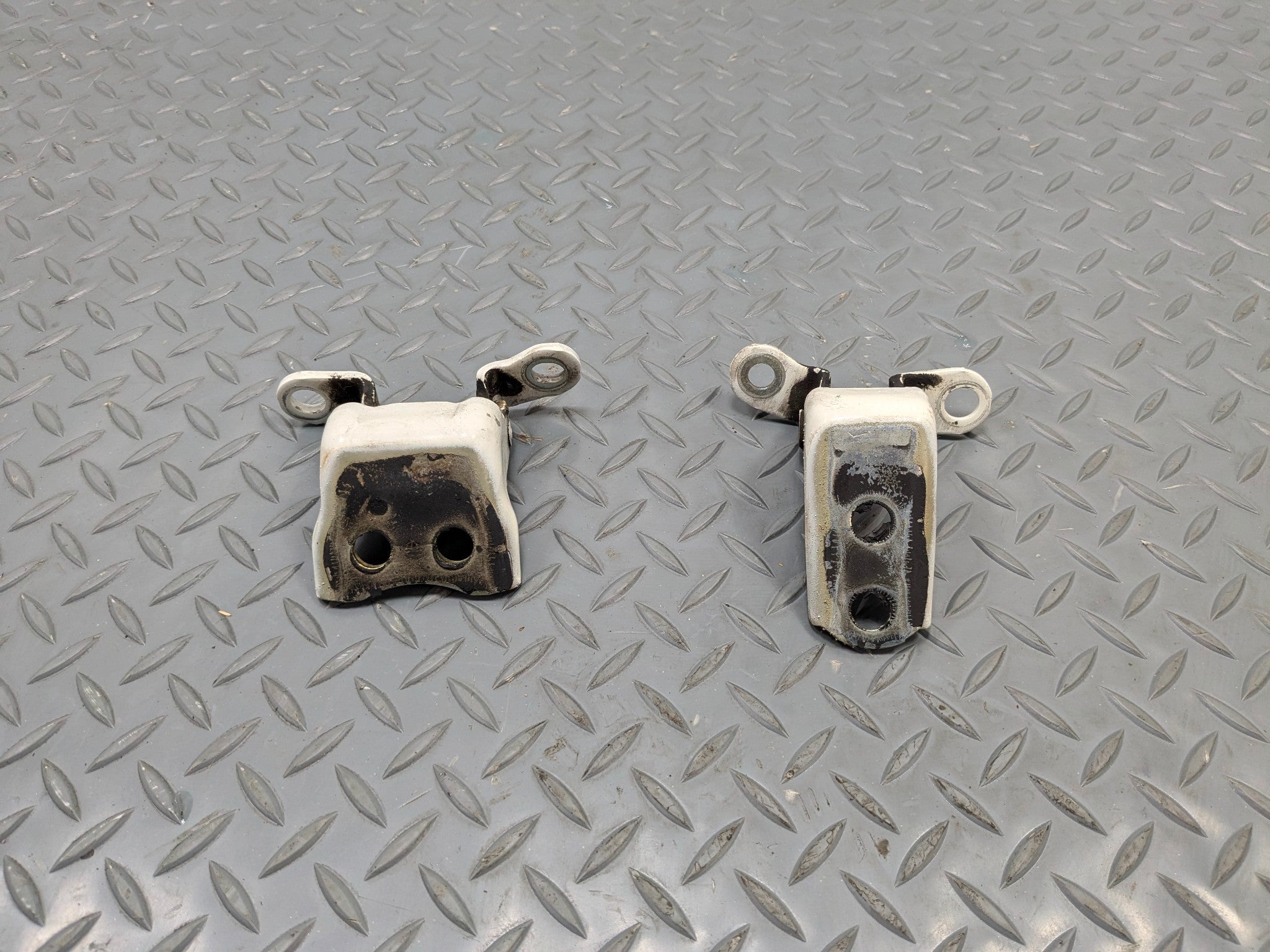 2004 - 2008 OEM ACURA TL FRONT RIGHT PASSENGER UPPER AND LOWER DOOR HINGE SET